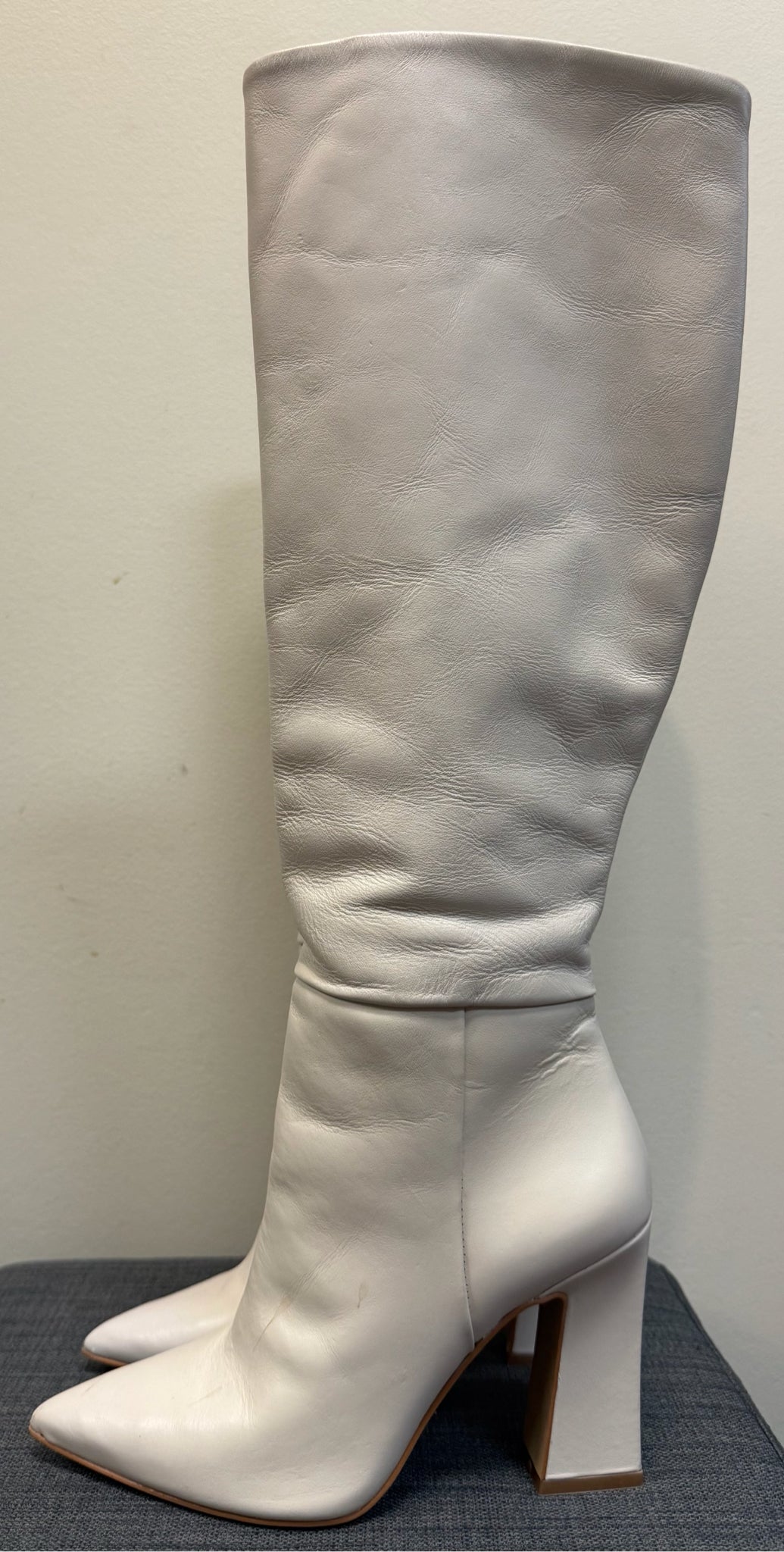 6 STEVE MADDEN Cream Boots