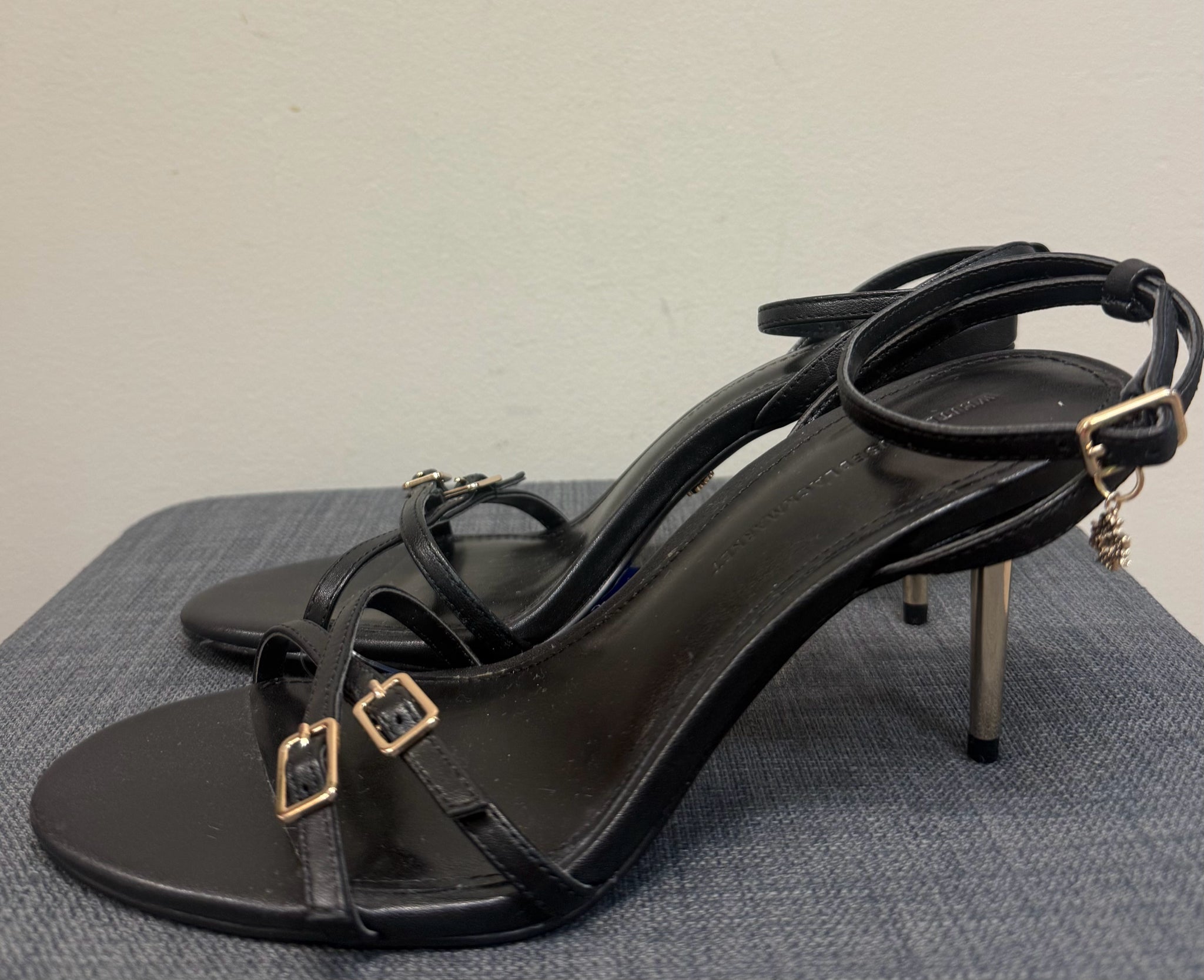 8 WHITEHOUSE/BLACK MKT Black SHOES