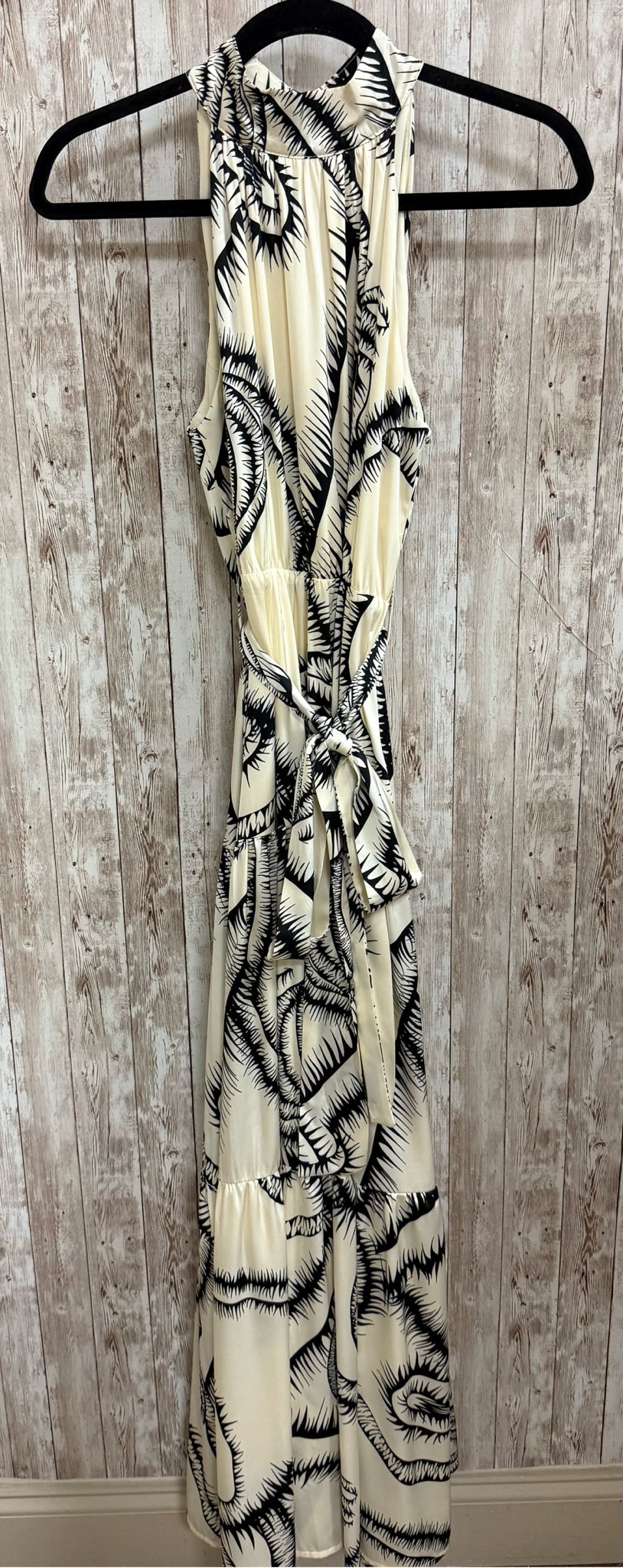 Size S Fabrik CREAM AND BLACK FLORAL Dress