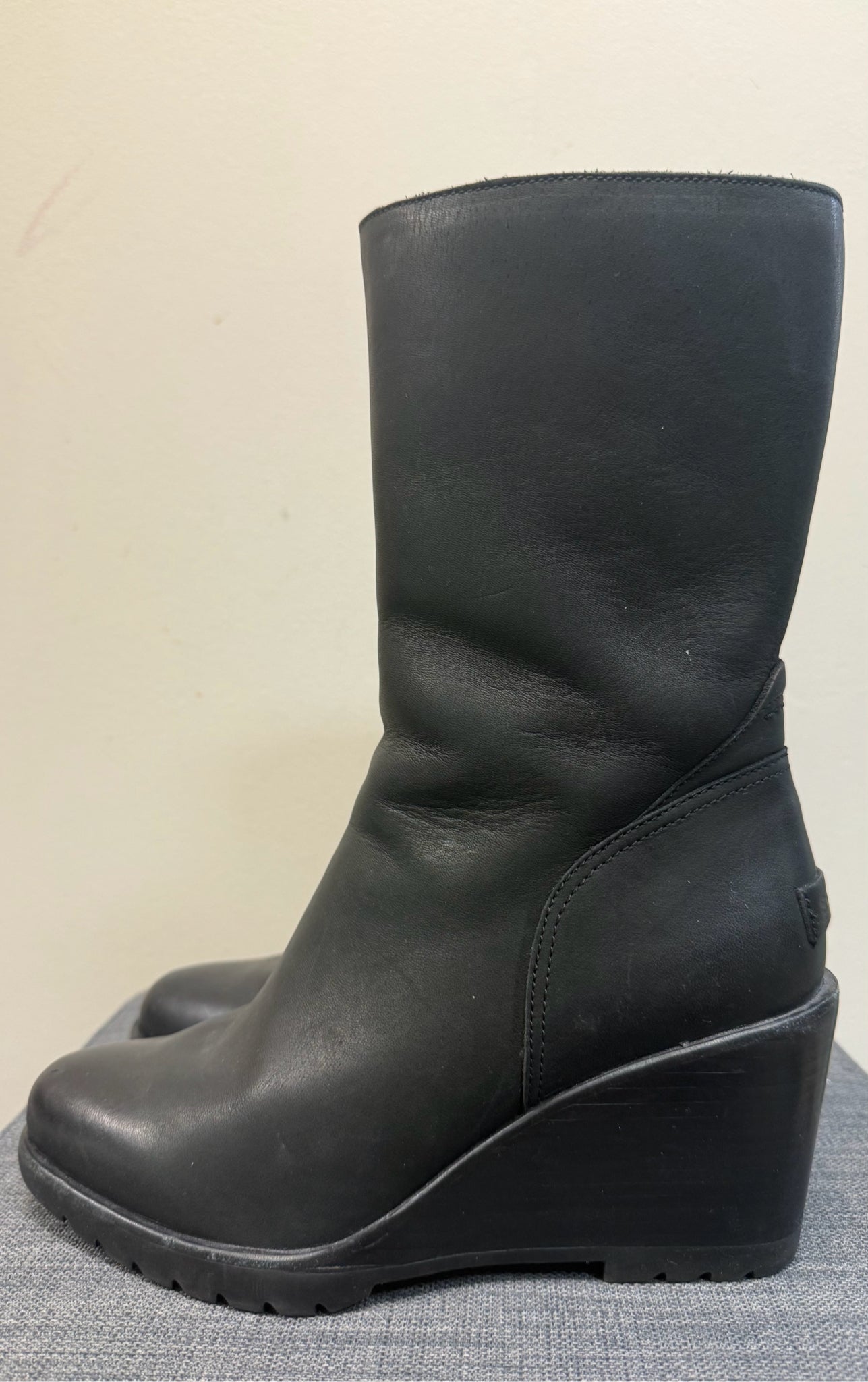 8 SOREL Black Boots