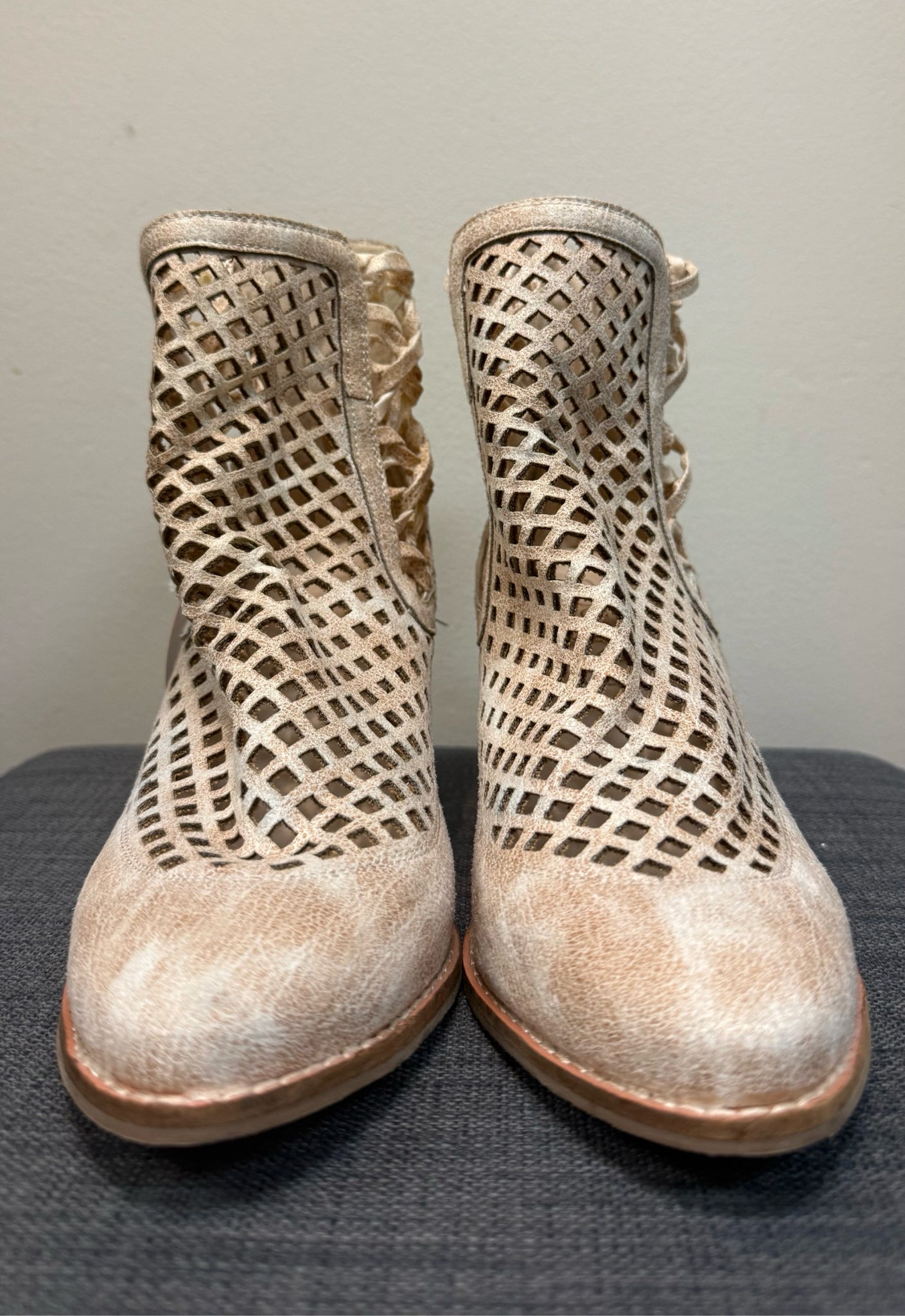 7.5 COCONUTS Beige Boots