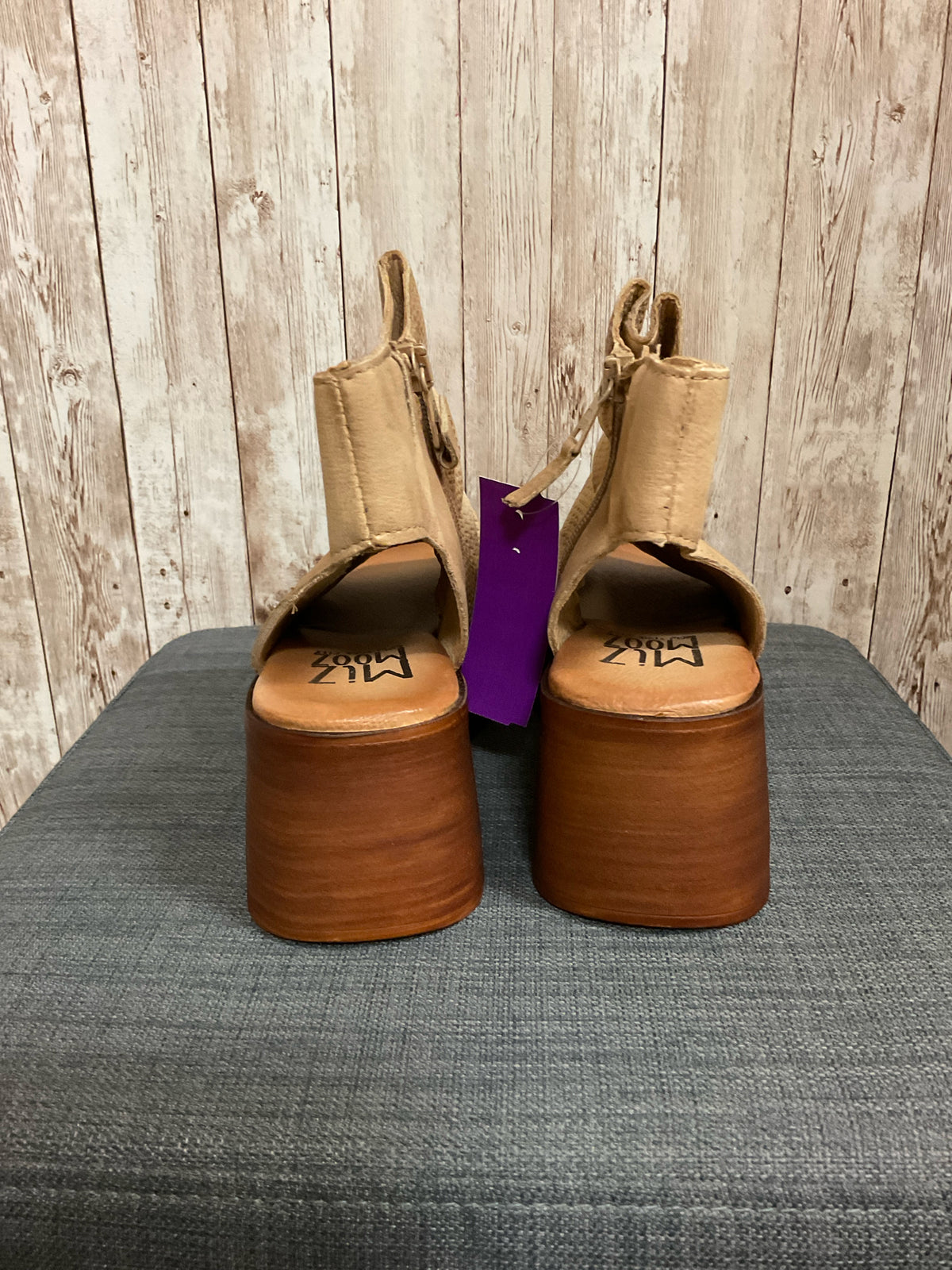 8.5 MIZ MOOZ SAND SHOES
