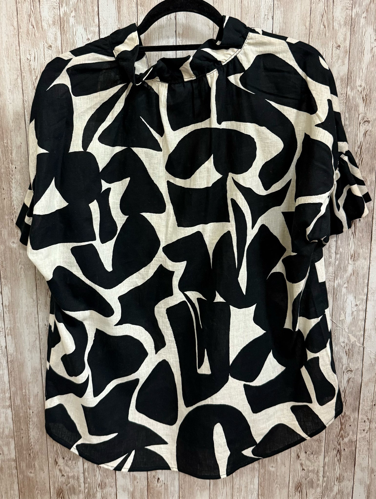 Size S FINLEY BLACK AND WHITE Top