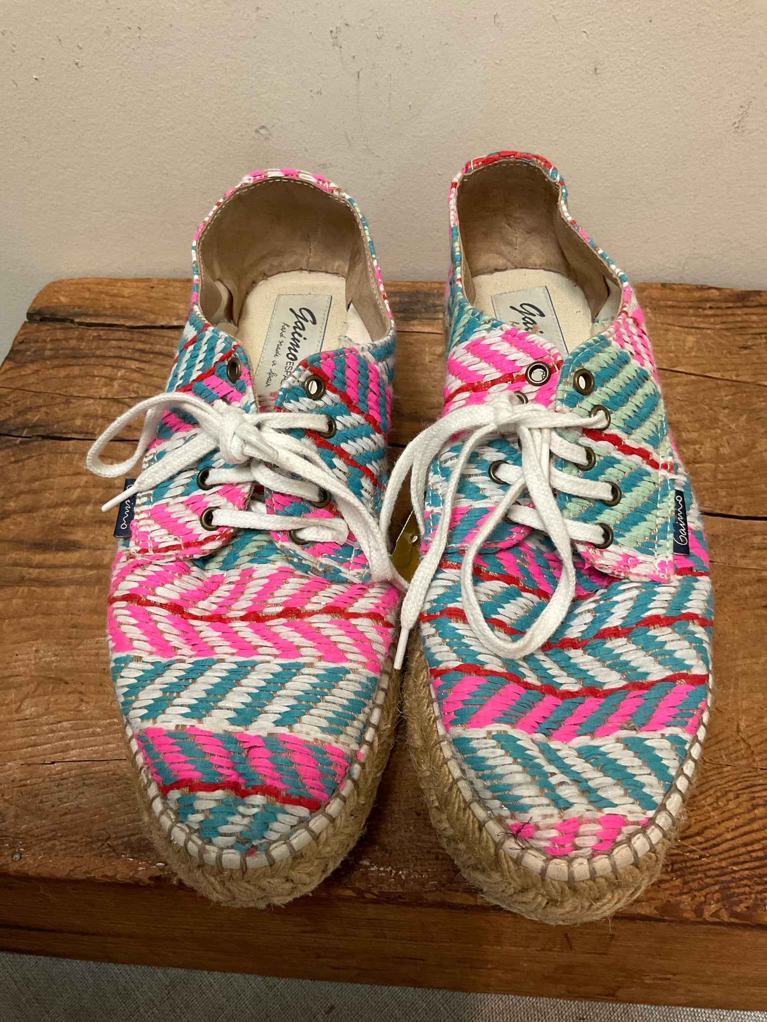 GAIMO 7.5 PINK AND TEAL SHOES
