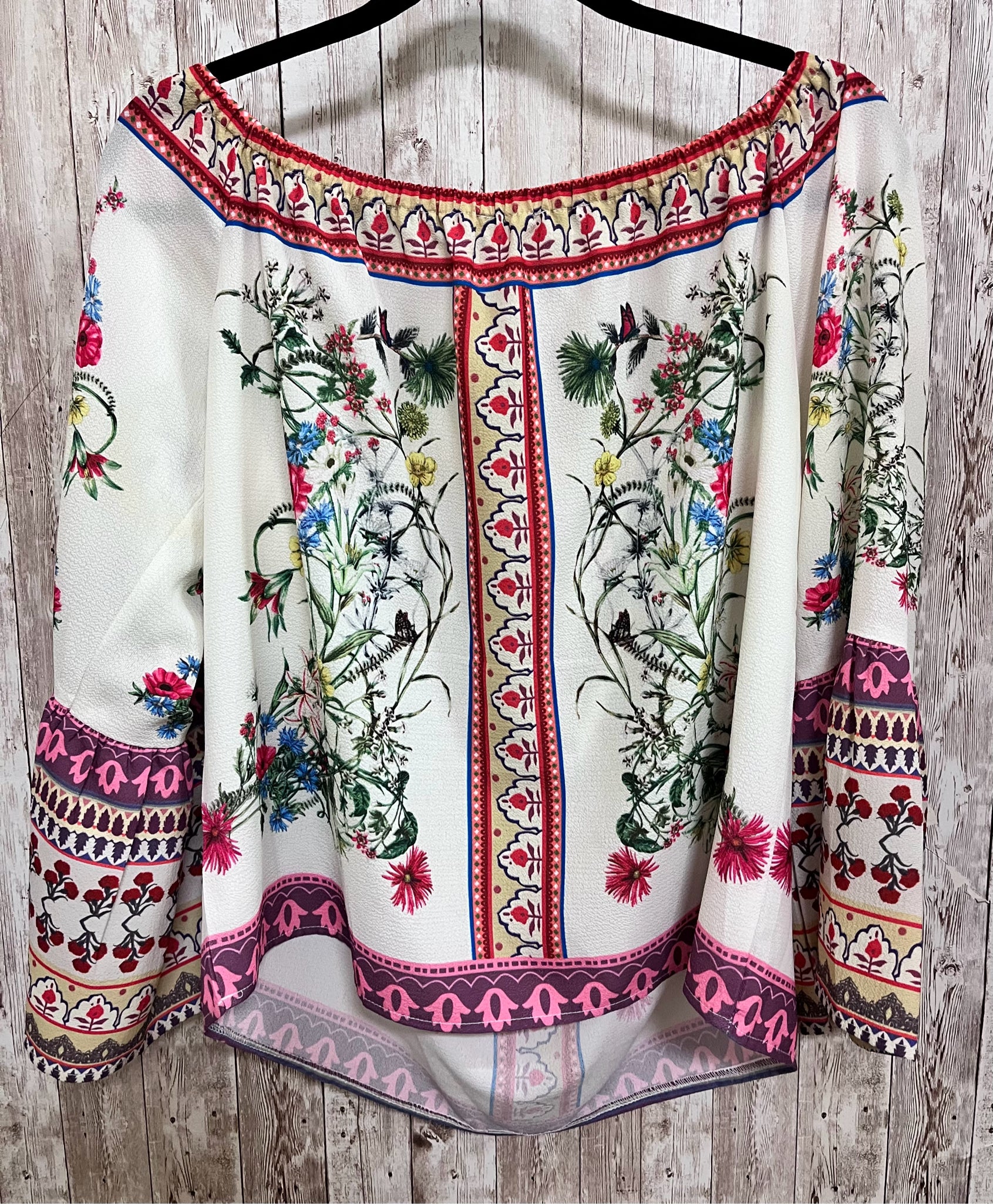 Size M UMGEE CREAM FLORAL Top
