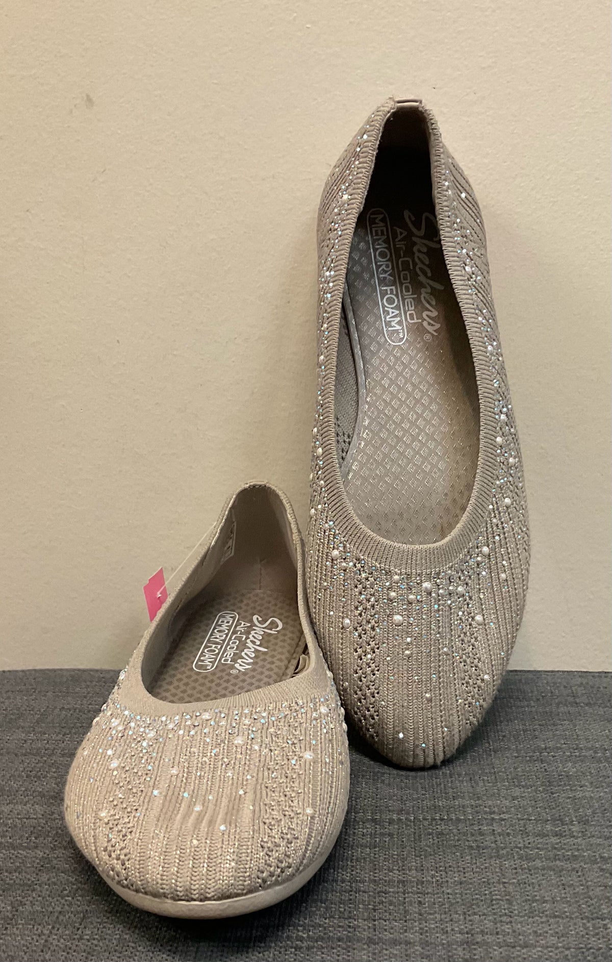 8.5 SKECHERS Taupe SHOES