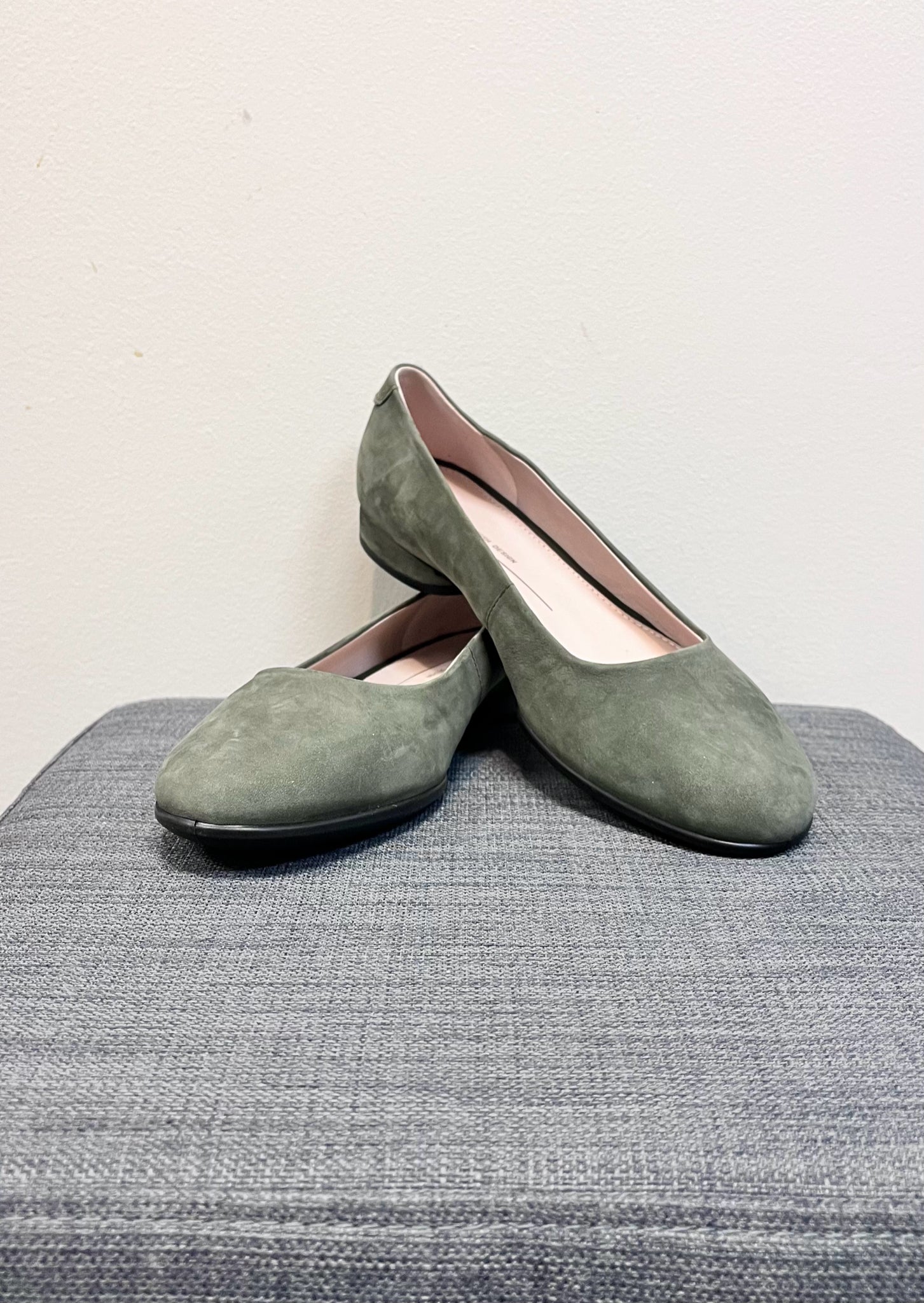 7.5 ECCO SAGE SHOES