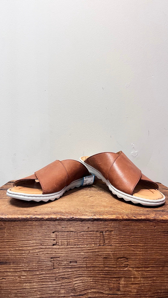 10 BORN Brown Sandals