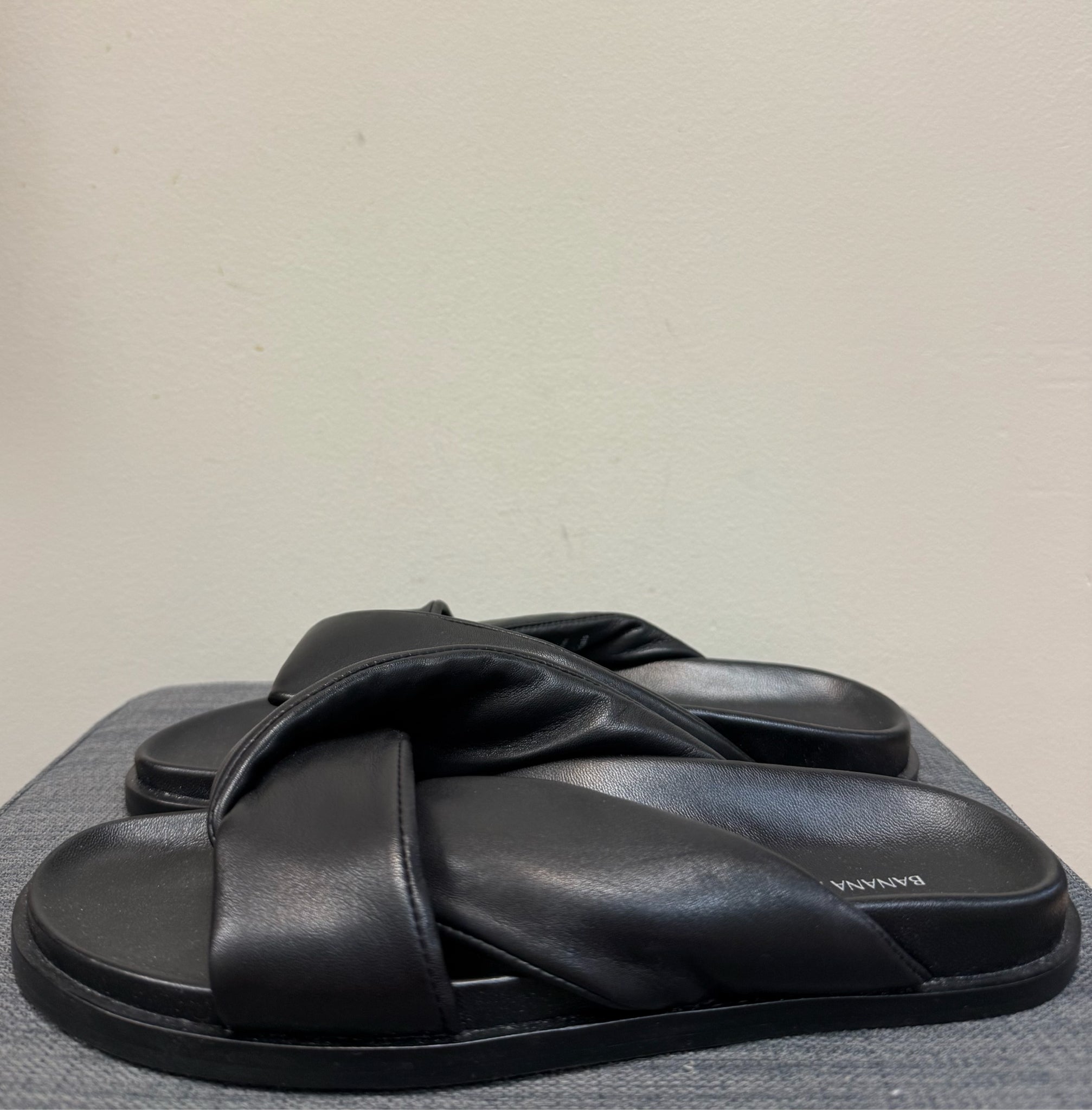 9 BANANA REPUBLIC Black Sandals