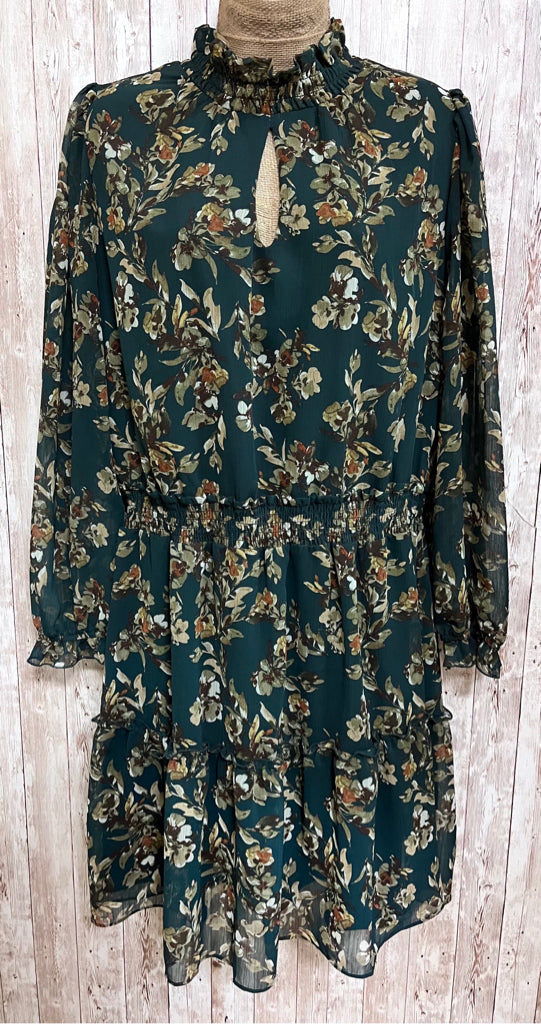 DREW Size L GREEN FLORAL Dress