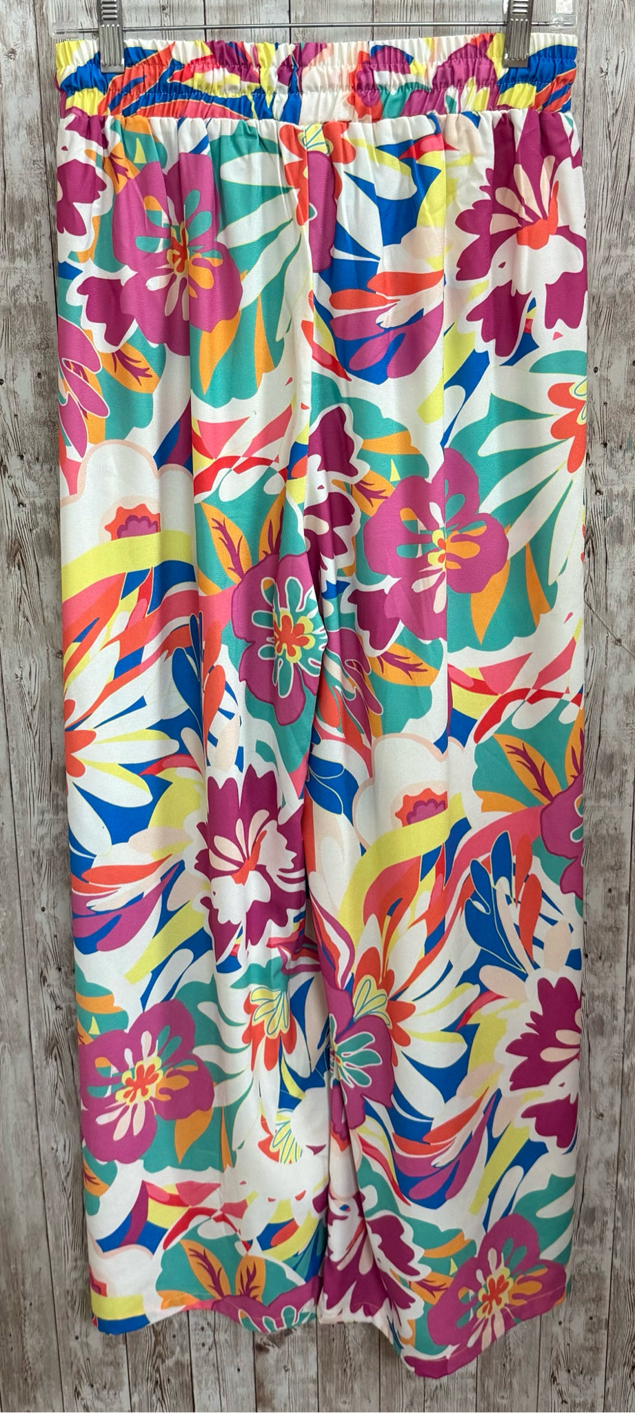 Size M VINCE CAMUTO WHITE AND PINK Pants