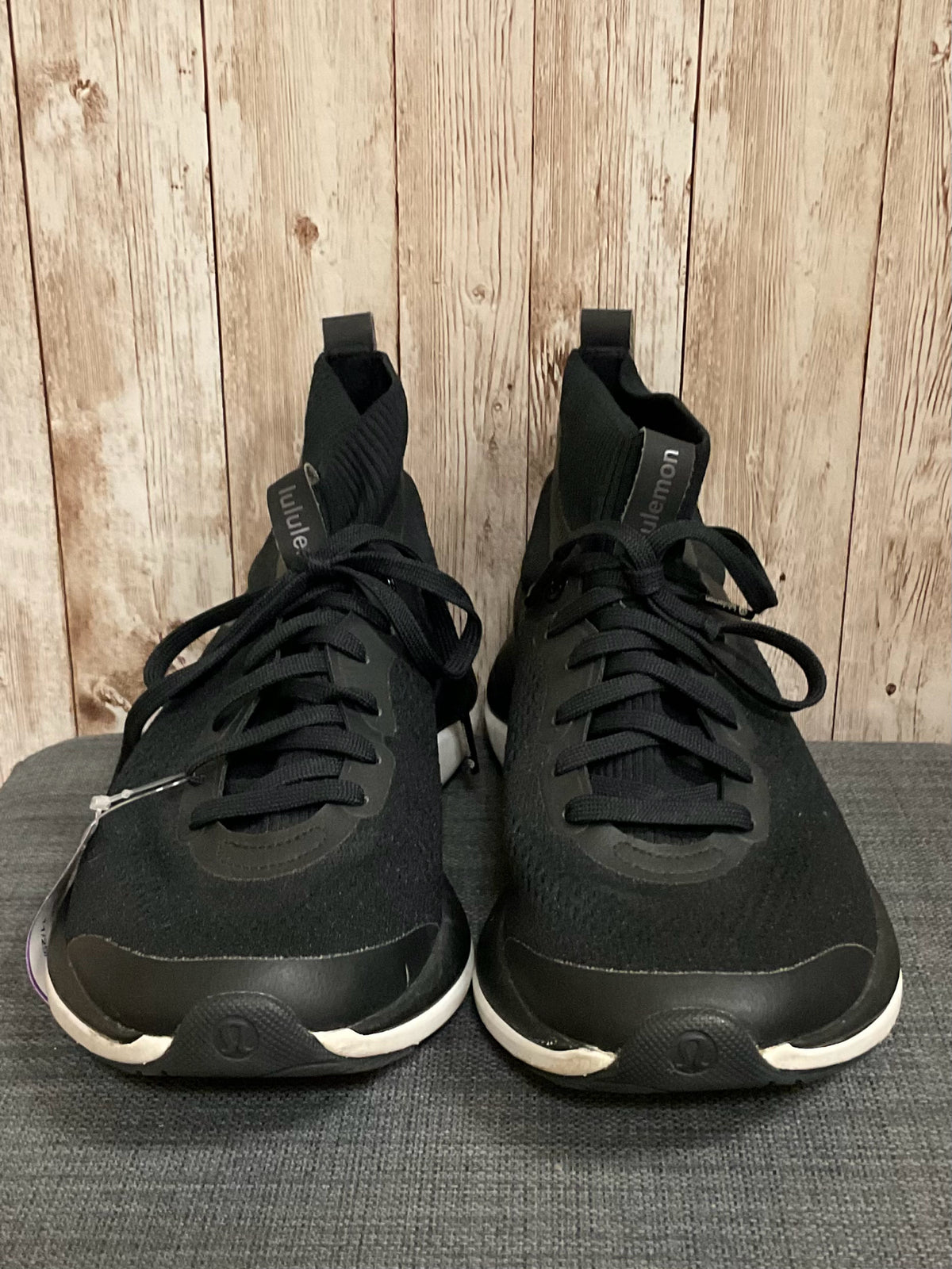 7 LULULEMON Black SHOES