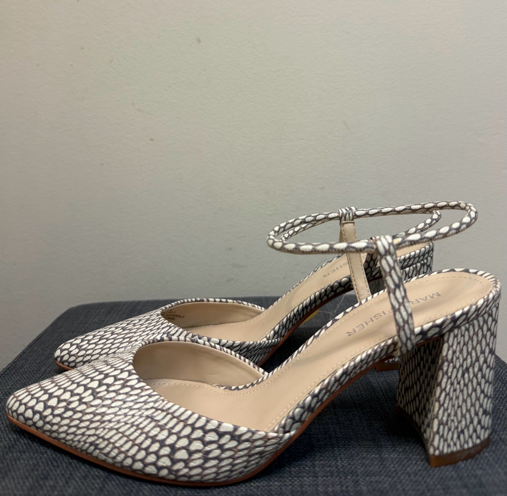 7.5 MARC FISHER Cream SHOES
