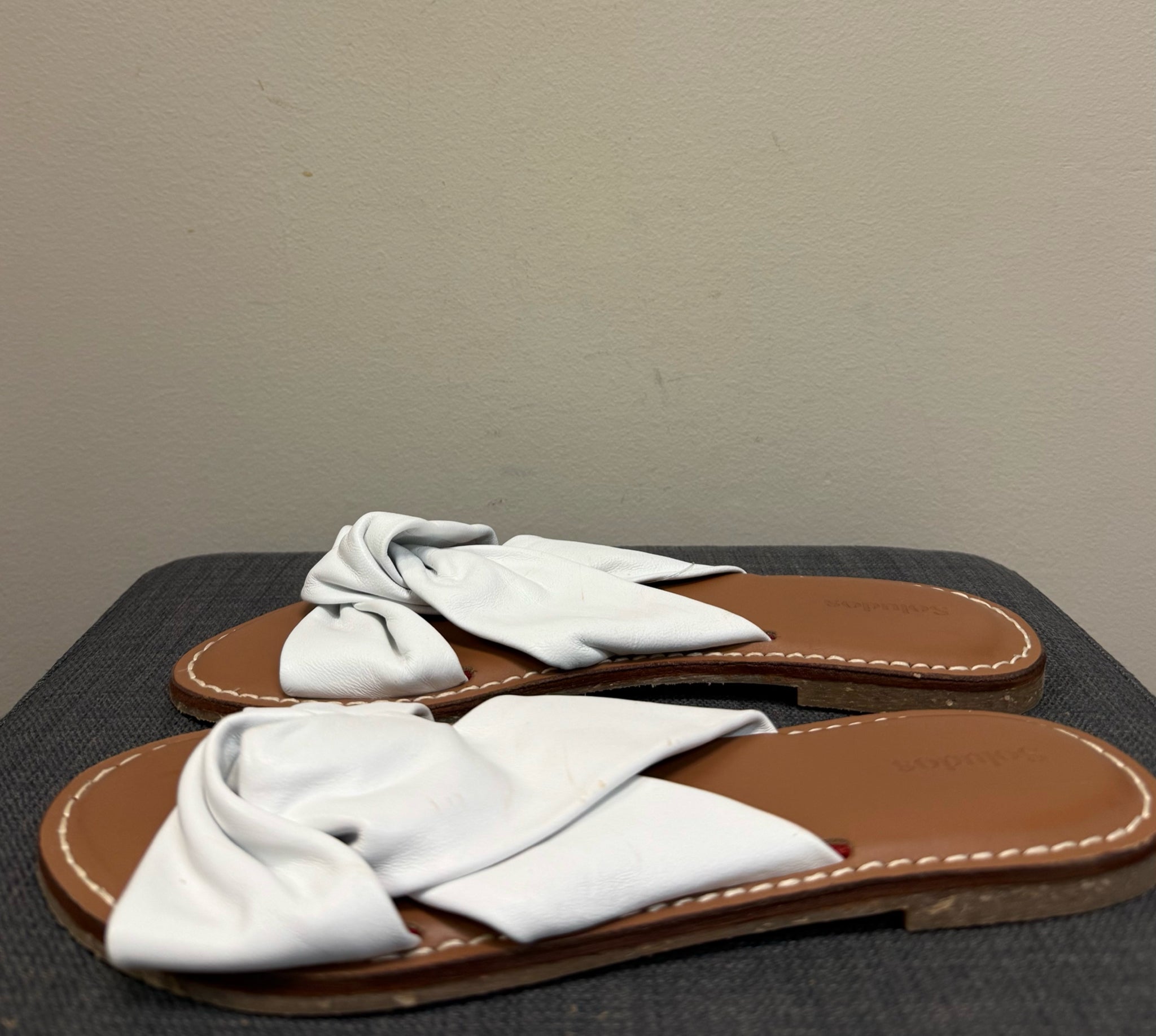 8 SOLUDOS White Sandals