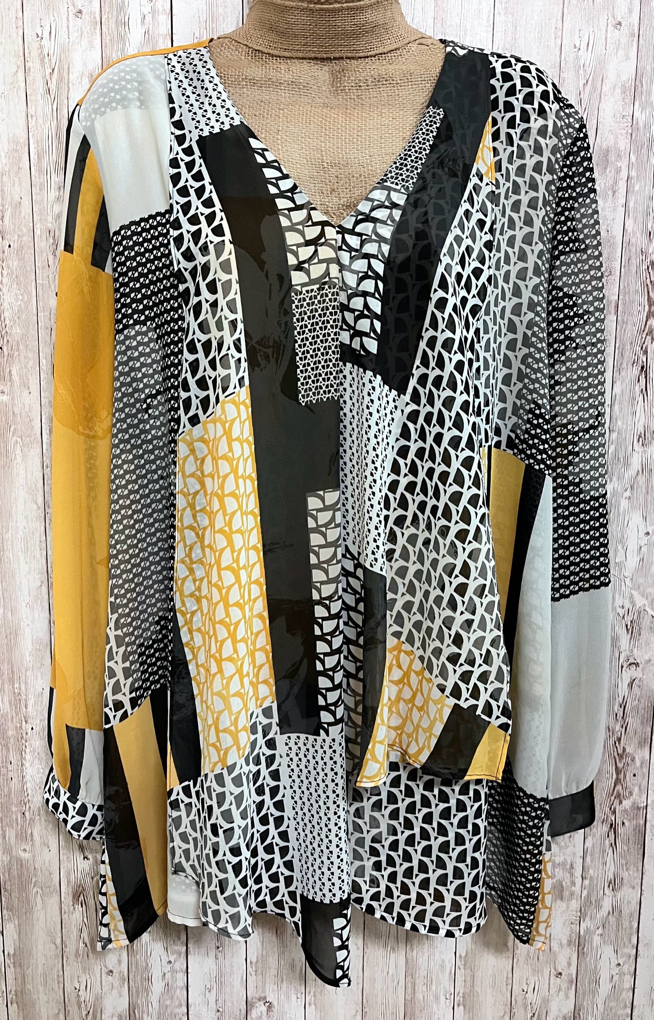CHICO'S BLACK AND GOLD PRINT Size M Top