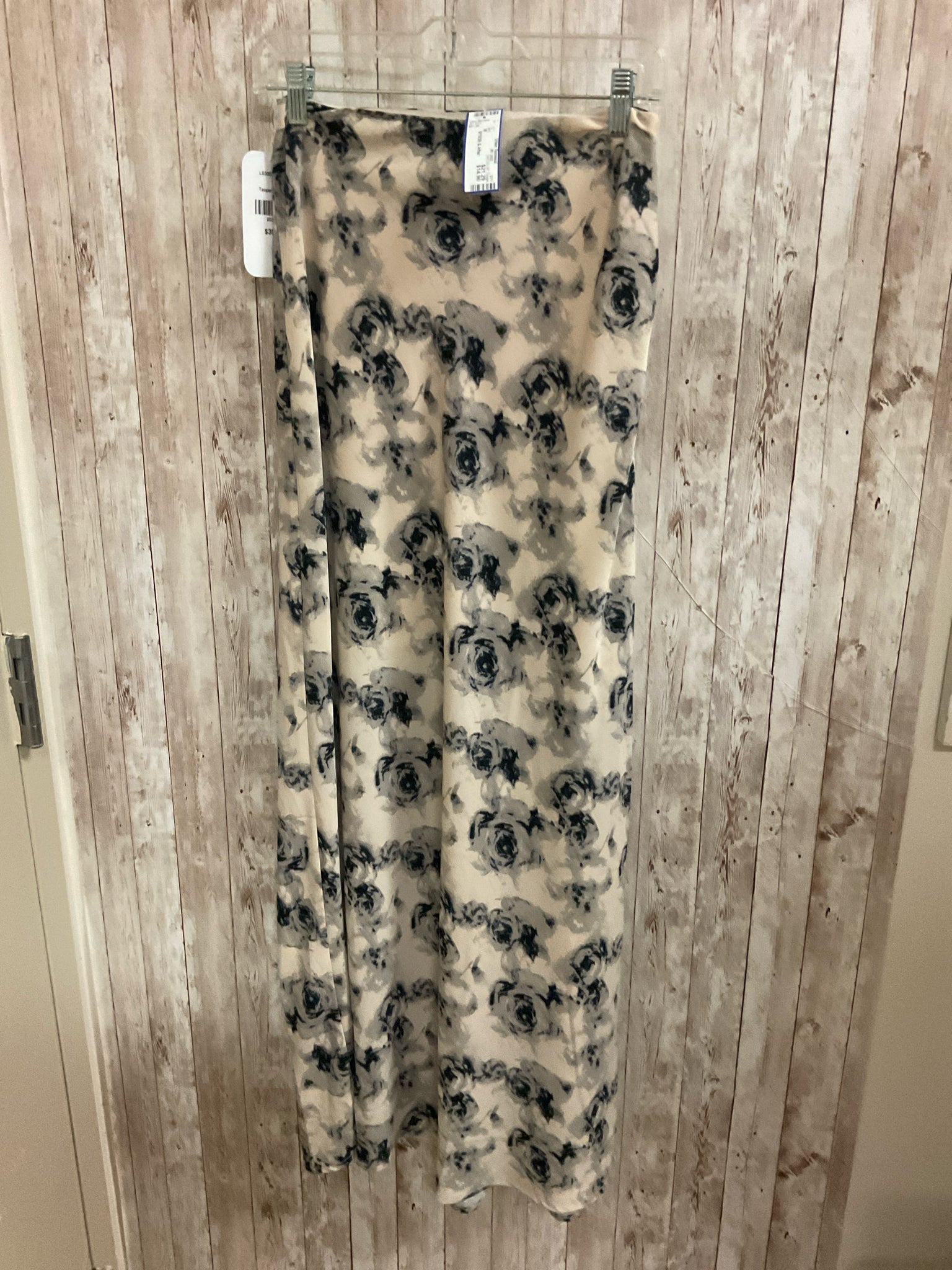 Size M DRESS UP Taupe Skirt