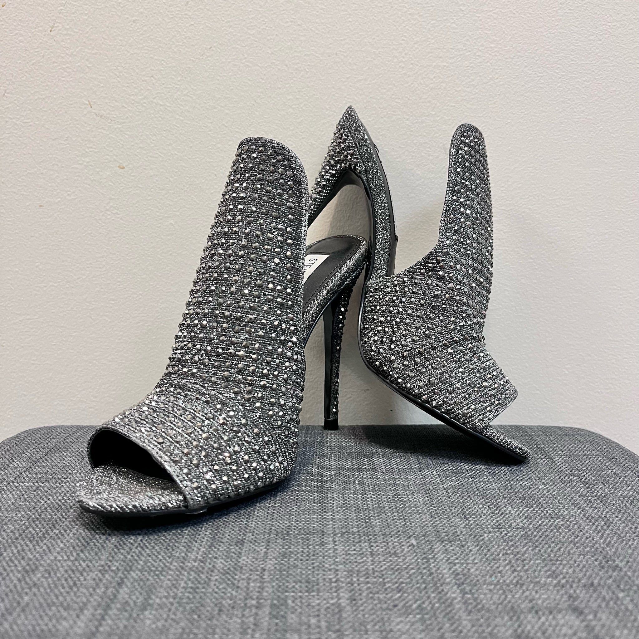 STEVE MADDEN 6 SILVER RHINESTONES Sandals