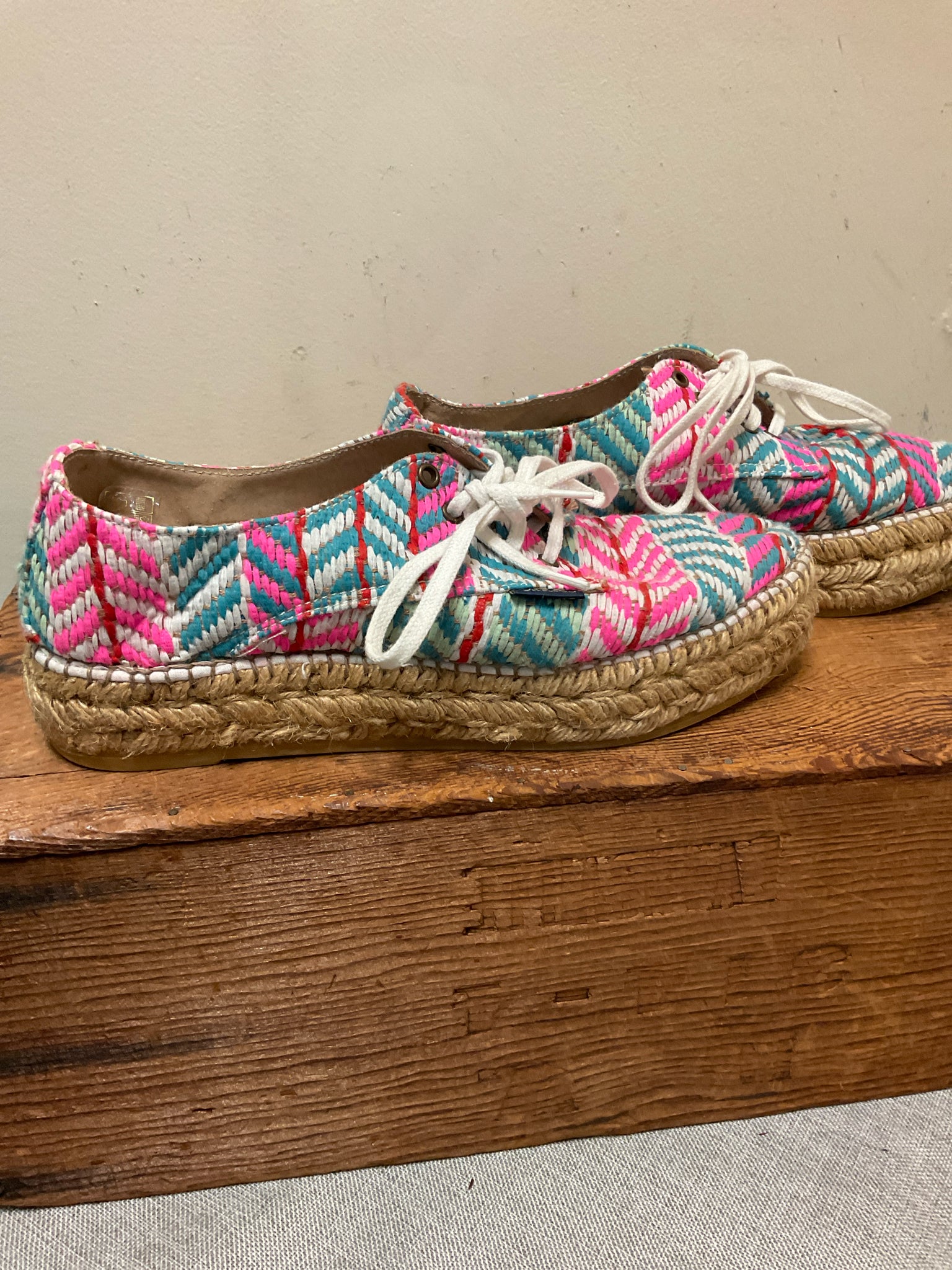 GAIMO 7.5 PINK AND TEAL SHOES