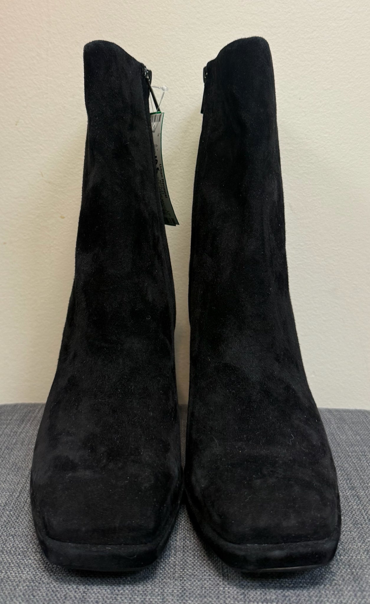 10.5 STEVE MADDEN Black Boots