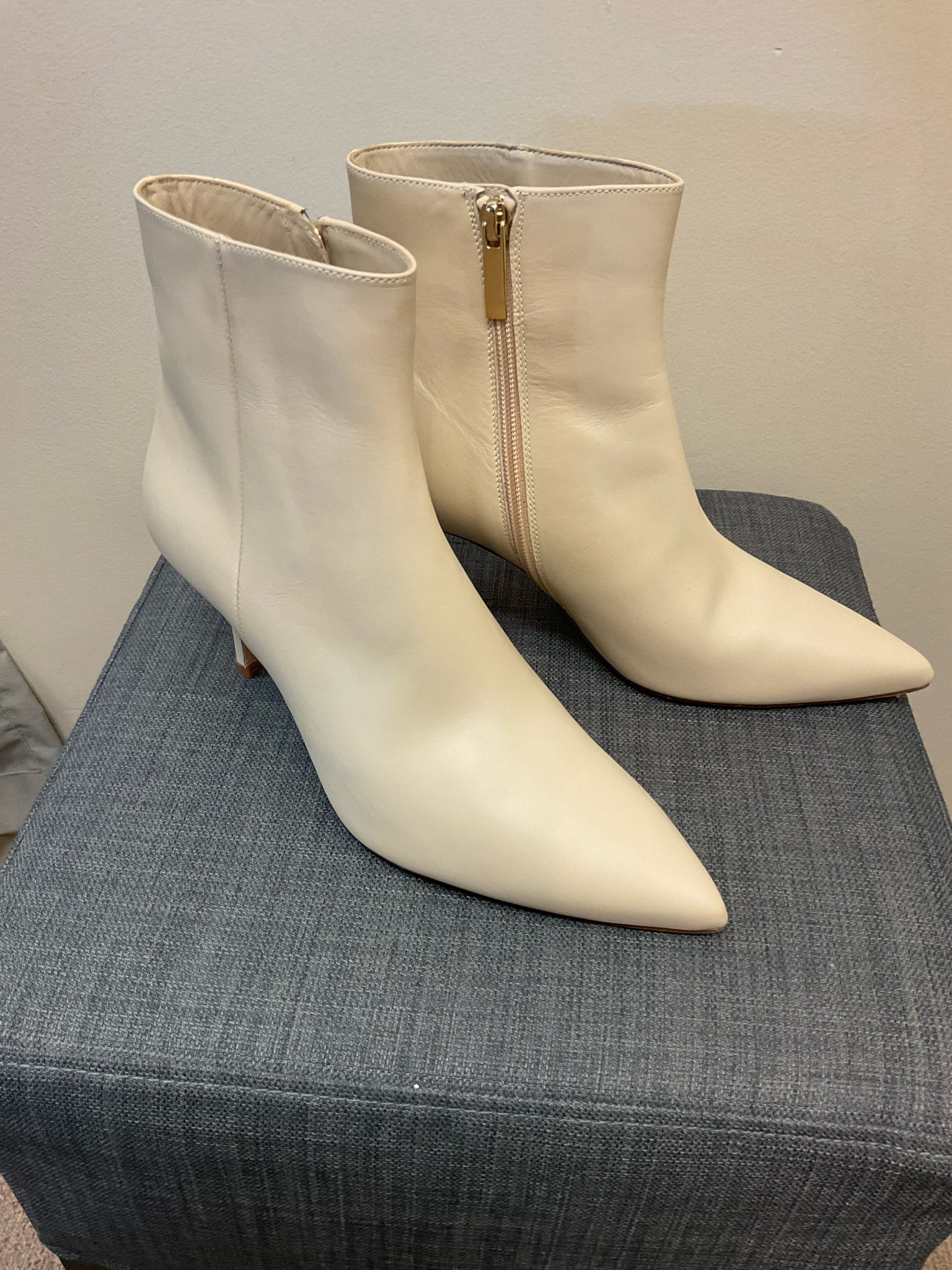 L'AGENCE 7 Cream Boots