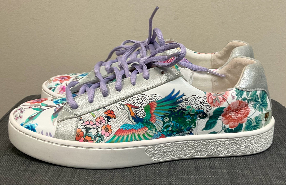 6.5 JOHNNY WAS WHITE MULTI FLORAL SHOES