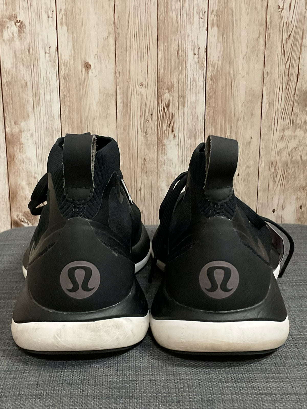 7 LULULEMON Black SHOES