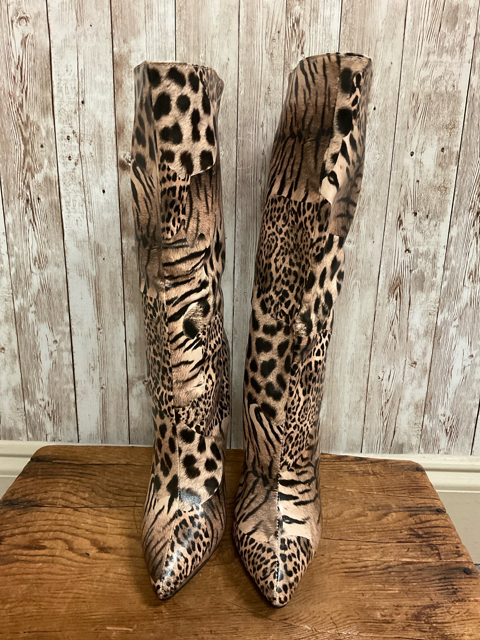 8 AZALEA WANG LEOPARD Boots