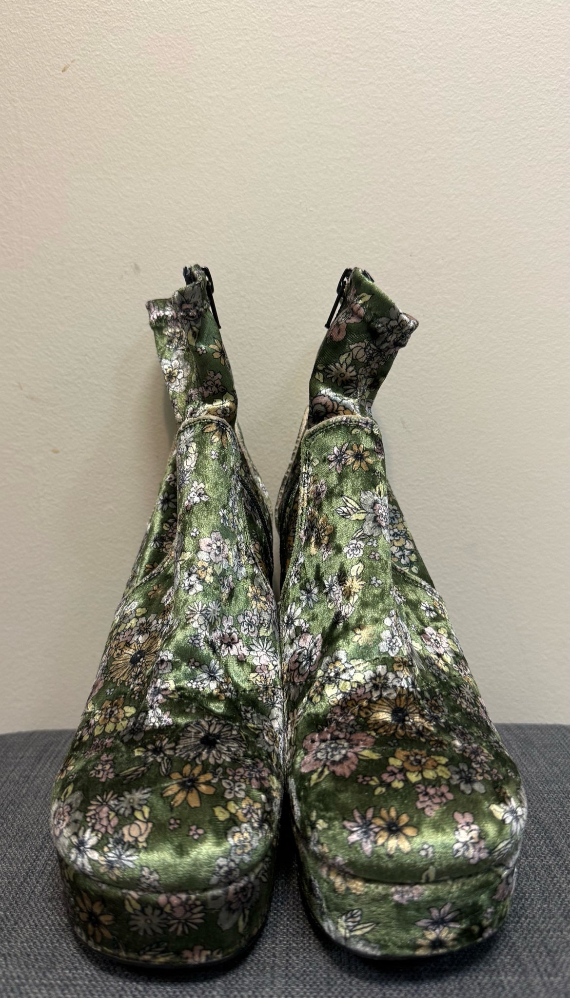 FREE PEOPLE 6 GREEN FLORAL Boots