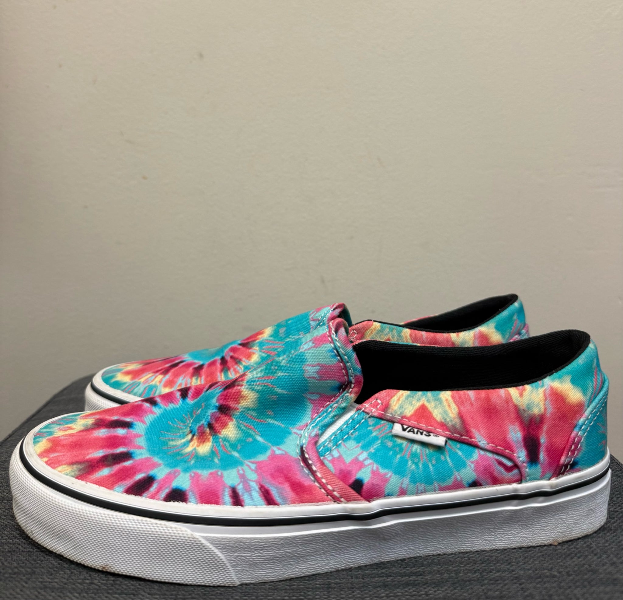 8 VANS BLUE AND PINK PRINT SHOES