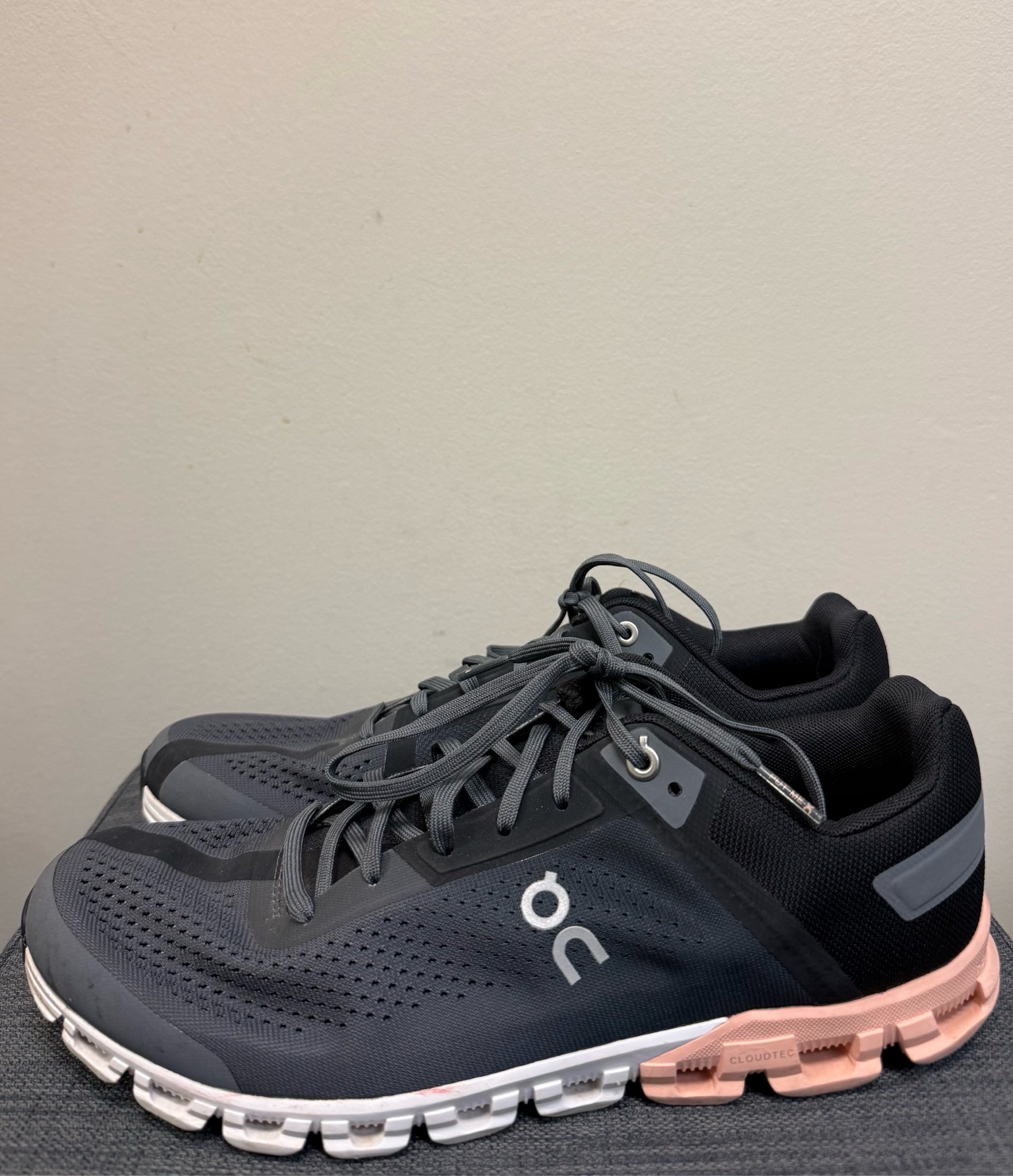 10.5 ON CLOUD GREY Sneakers