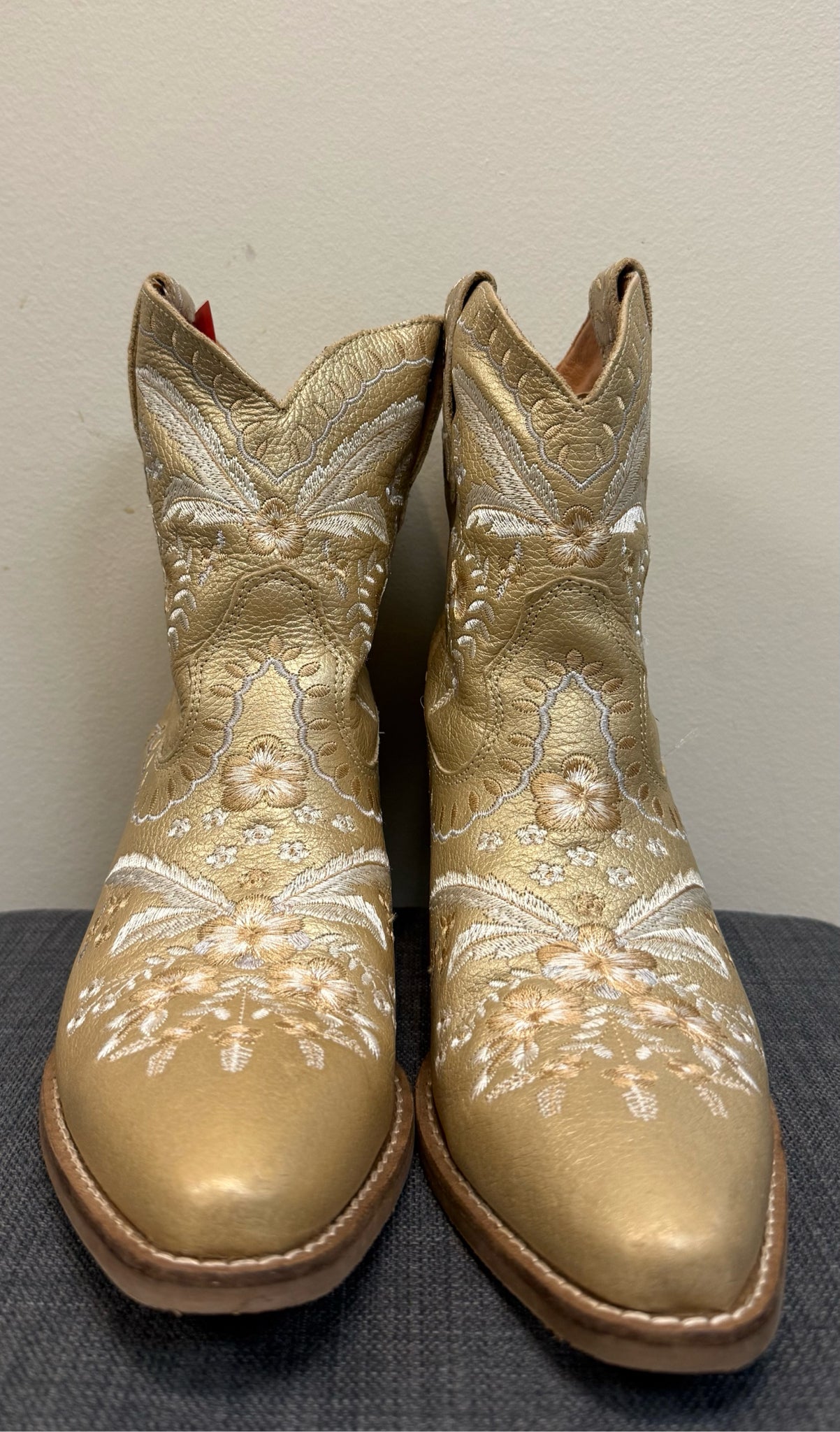 9 DINGO Gold Boots