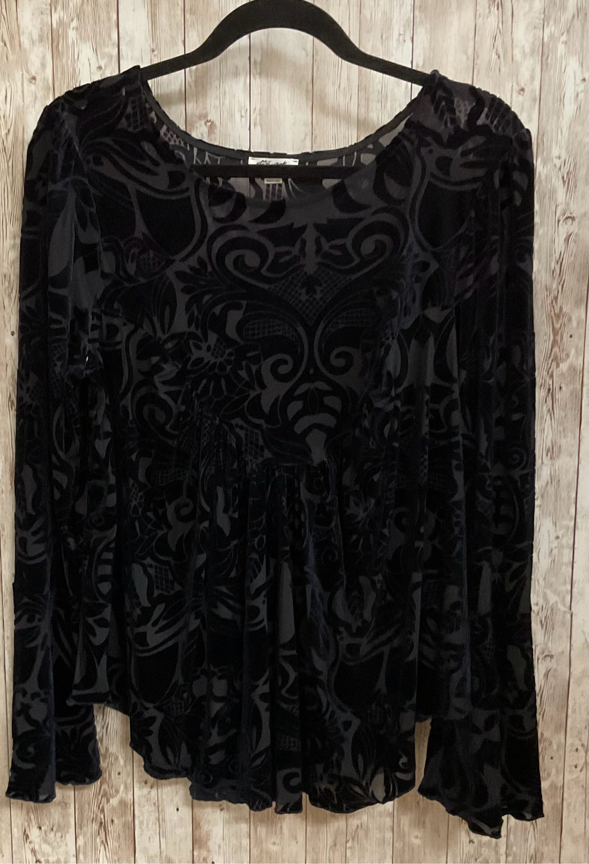Size L ULTRA PINK Black Top