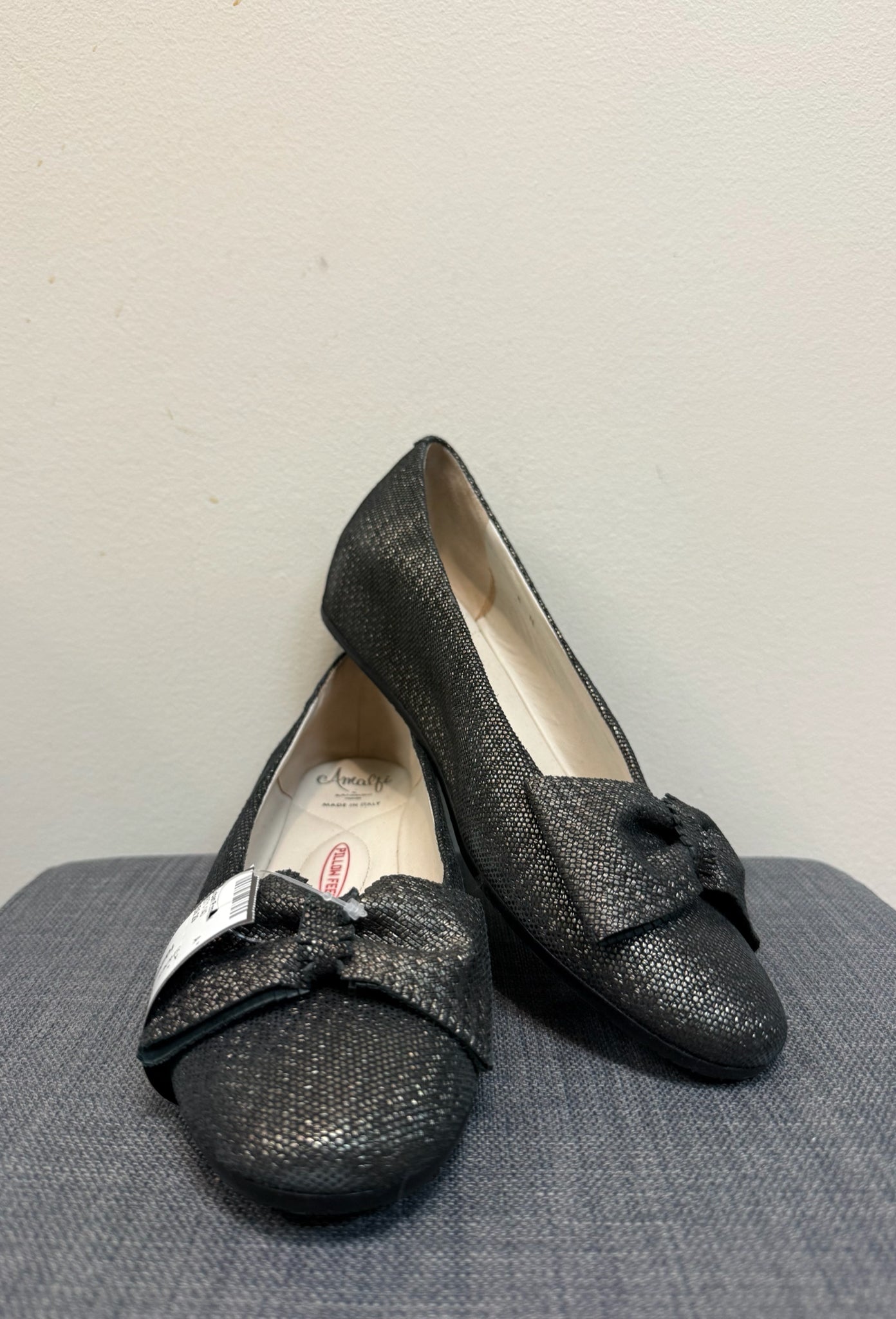 AMALFI 8 BLACK AND GOLD SHOES