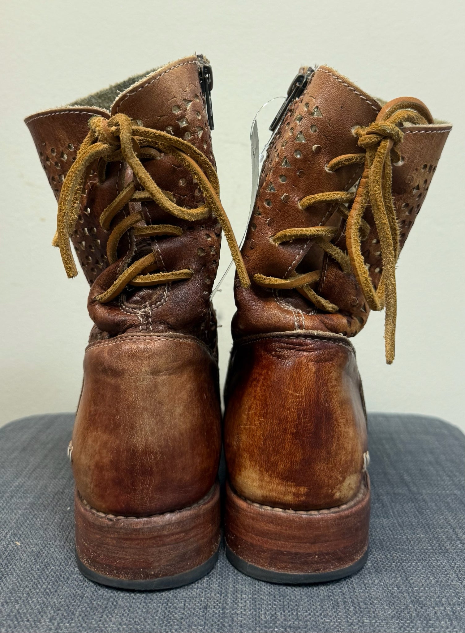 7.5 BED STU Caramel Boots