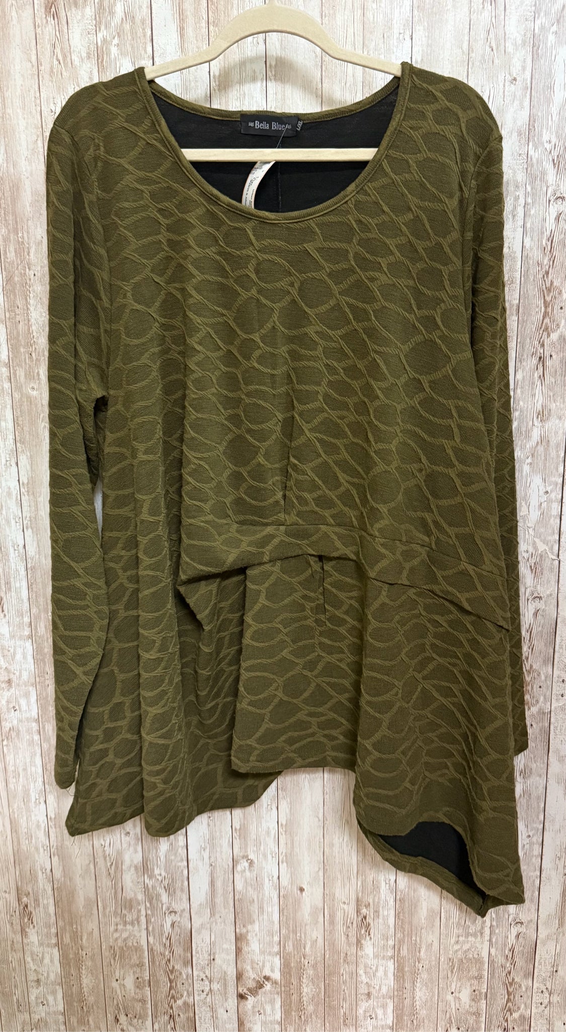 BELLA BLUE Size L/XL Olive Top