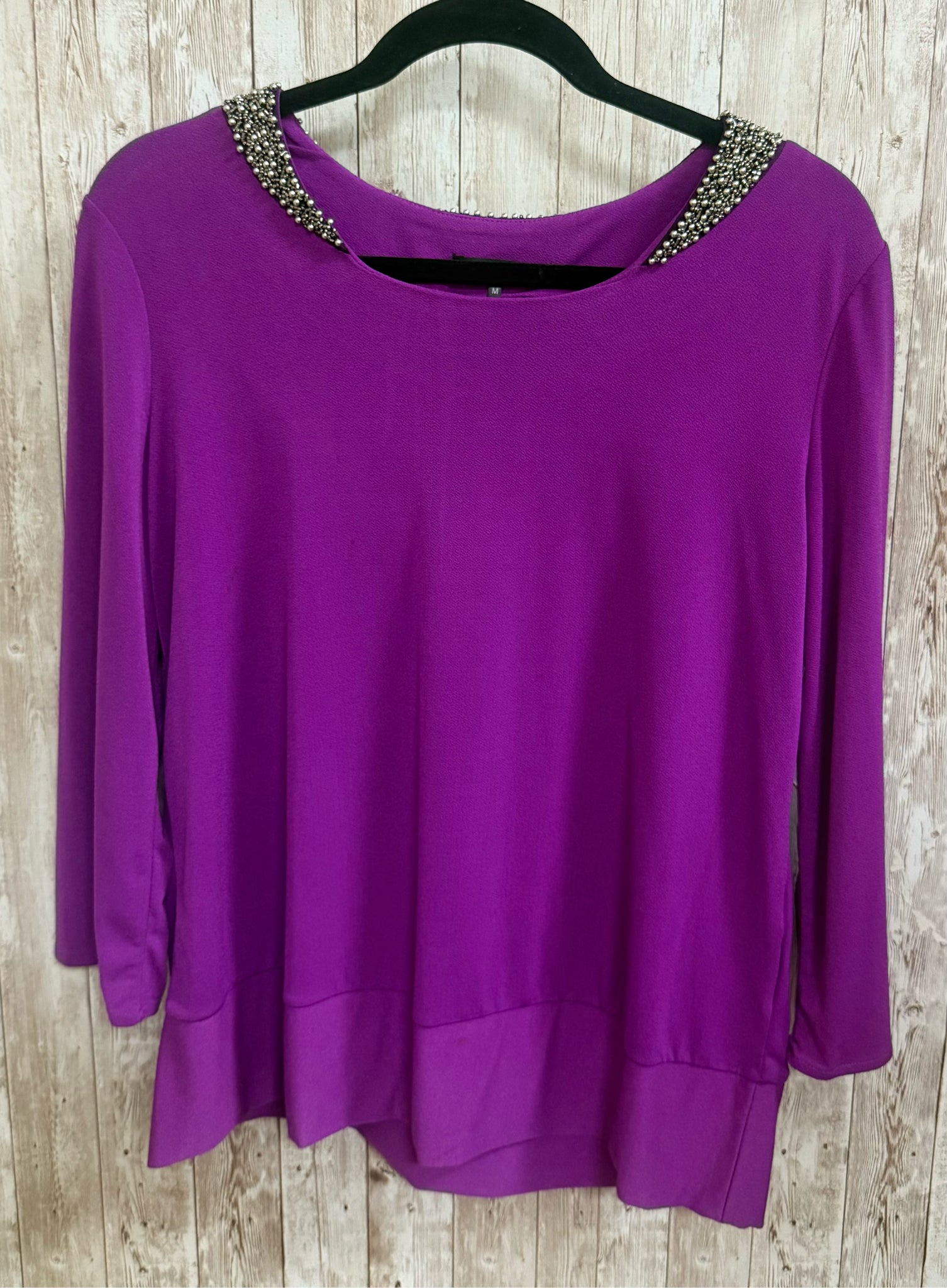 Size M DAISY FUENTES Purple Top