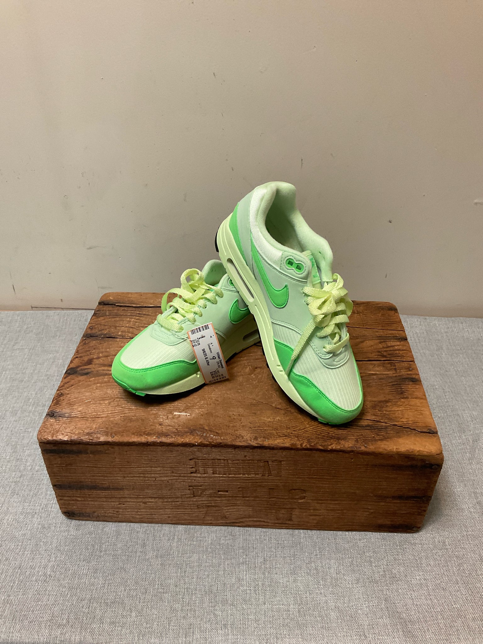 NIKE 9 LIME Sneakers