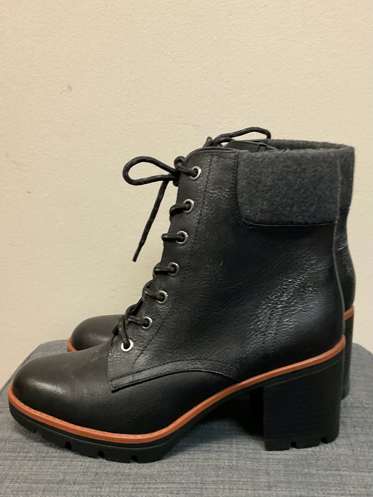 7.5 NATURALIZER Black Boots