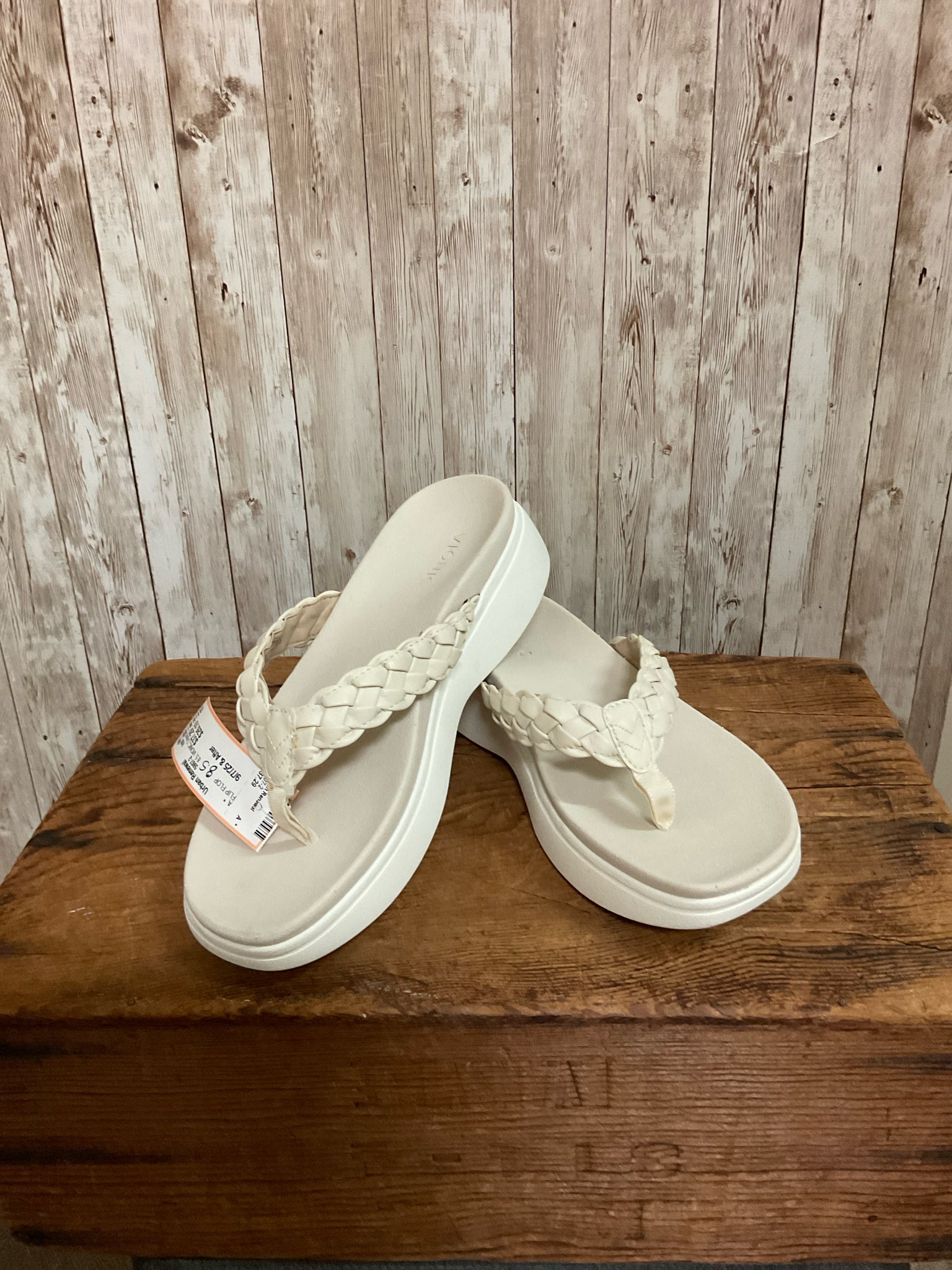 VIONIC 8.5 Cream FLIP FLOP