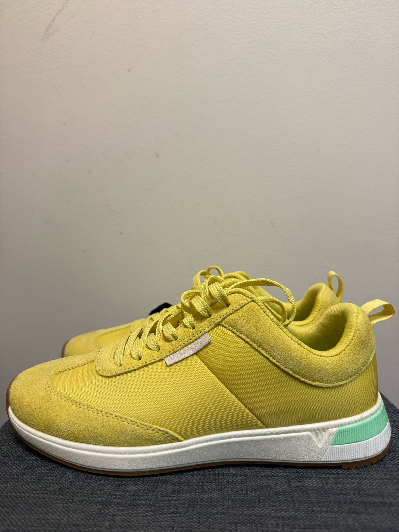 VIONIC 10 Yellow SHOES