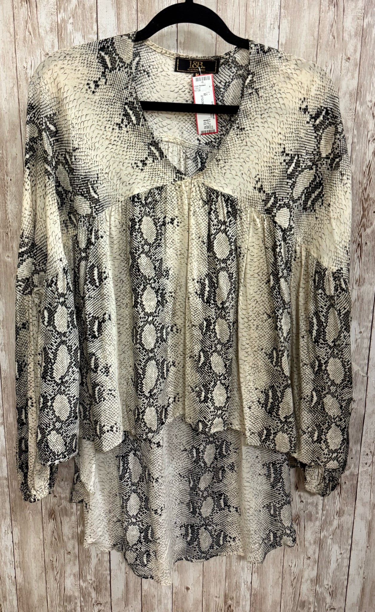 Size M L & B SNAKE Top