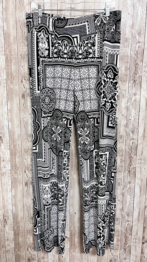 Size 4 CACHE BLACK AND WHITE PRINT Pants