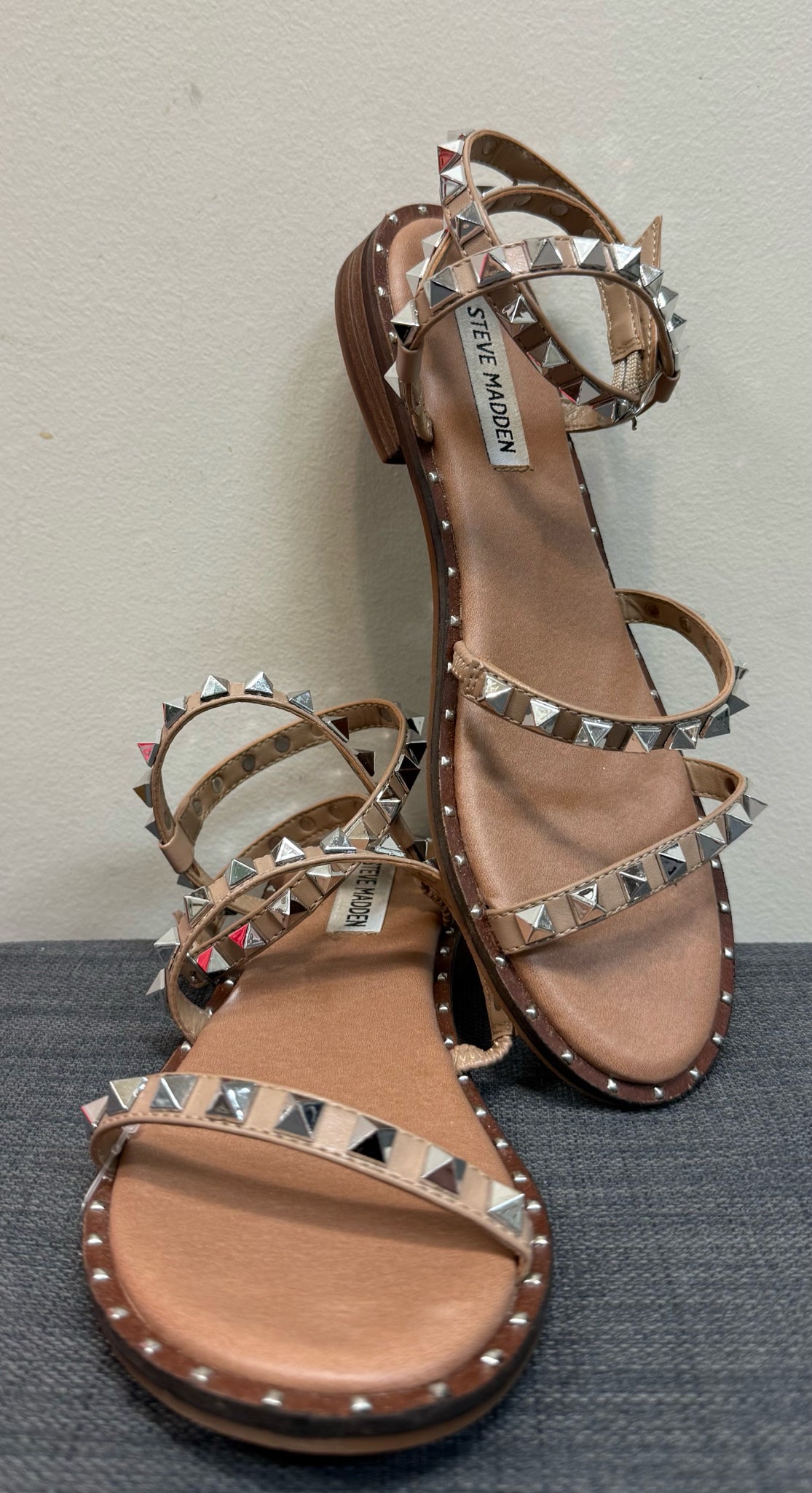 6.5 STEVE MADDEN Tan Sandals
