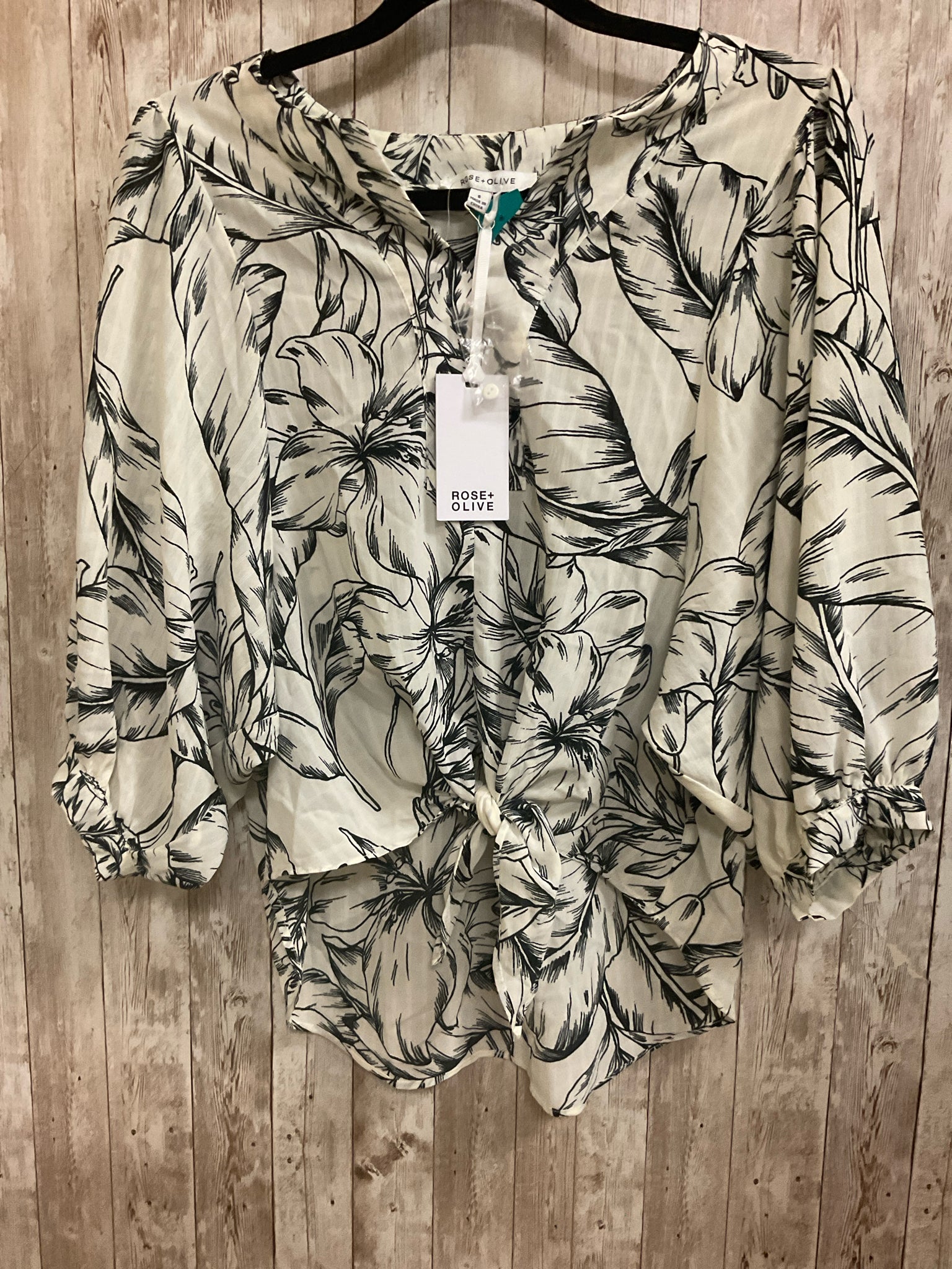 Size S ROSE & OLIVE BLACK AND WHITE PRINT Top