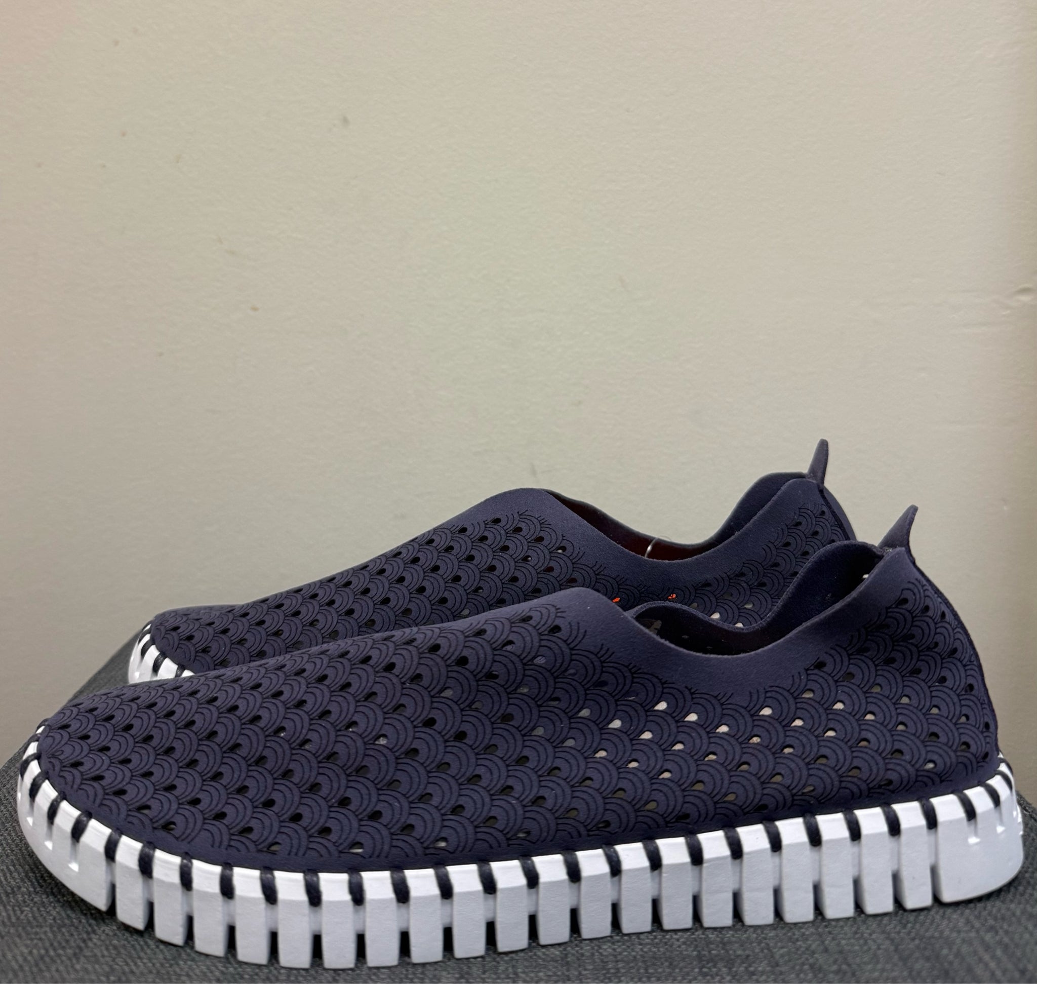 10.5 ILSE JACOBSEN Navy Sneakers