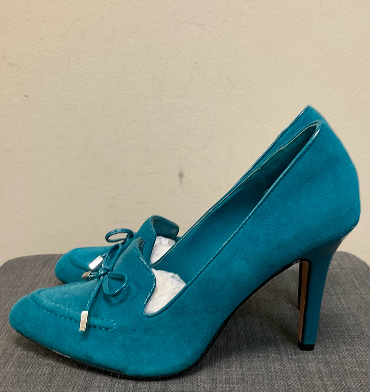 7 WHITEHOUSE/BLACK MKT Blue SHOES