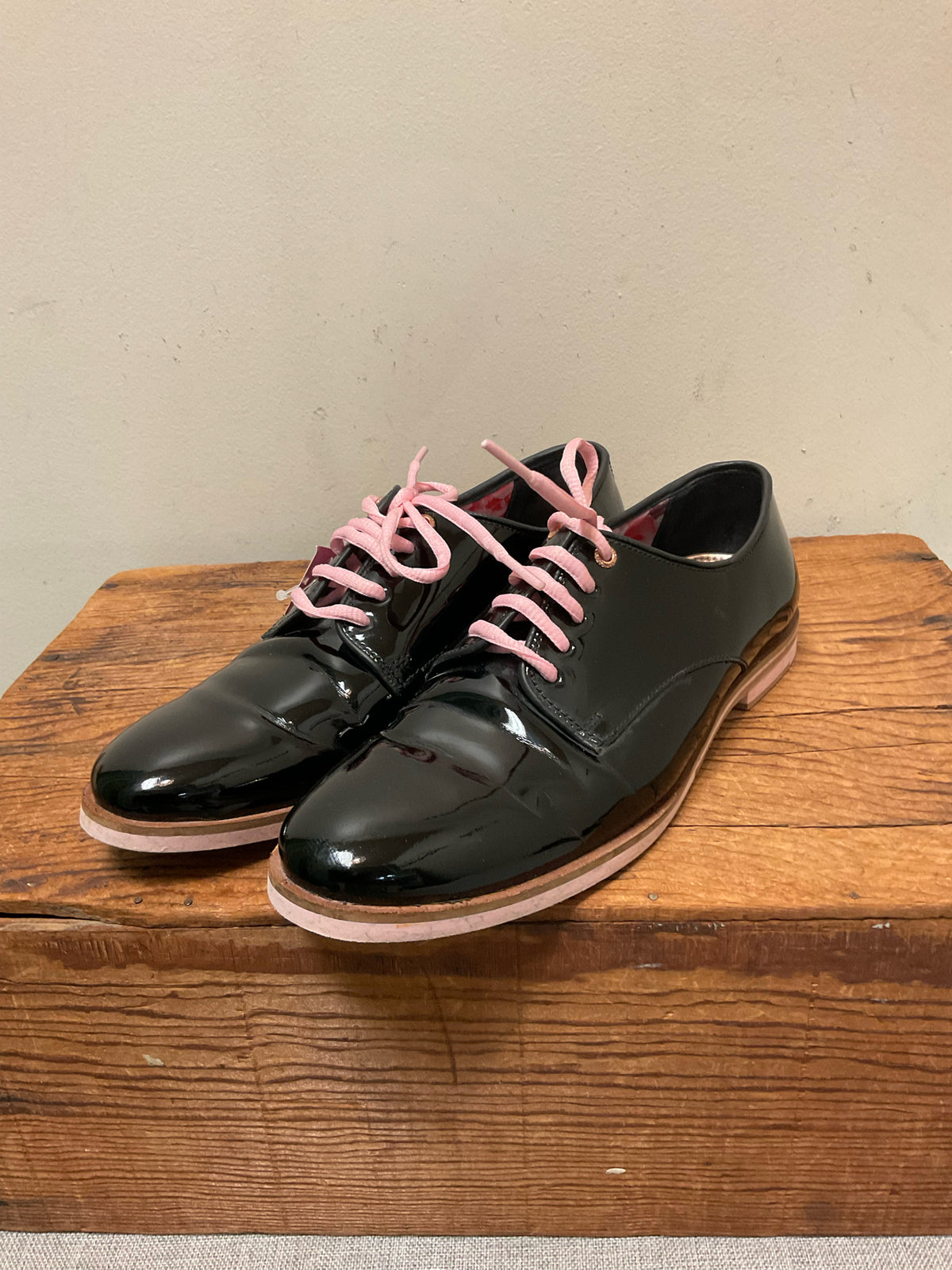 7 TED BAKER BLACK PATENT LEATER SHOES