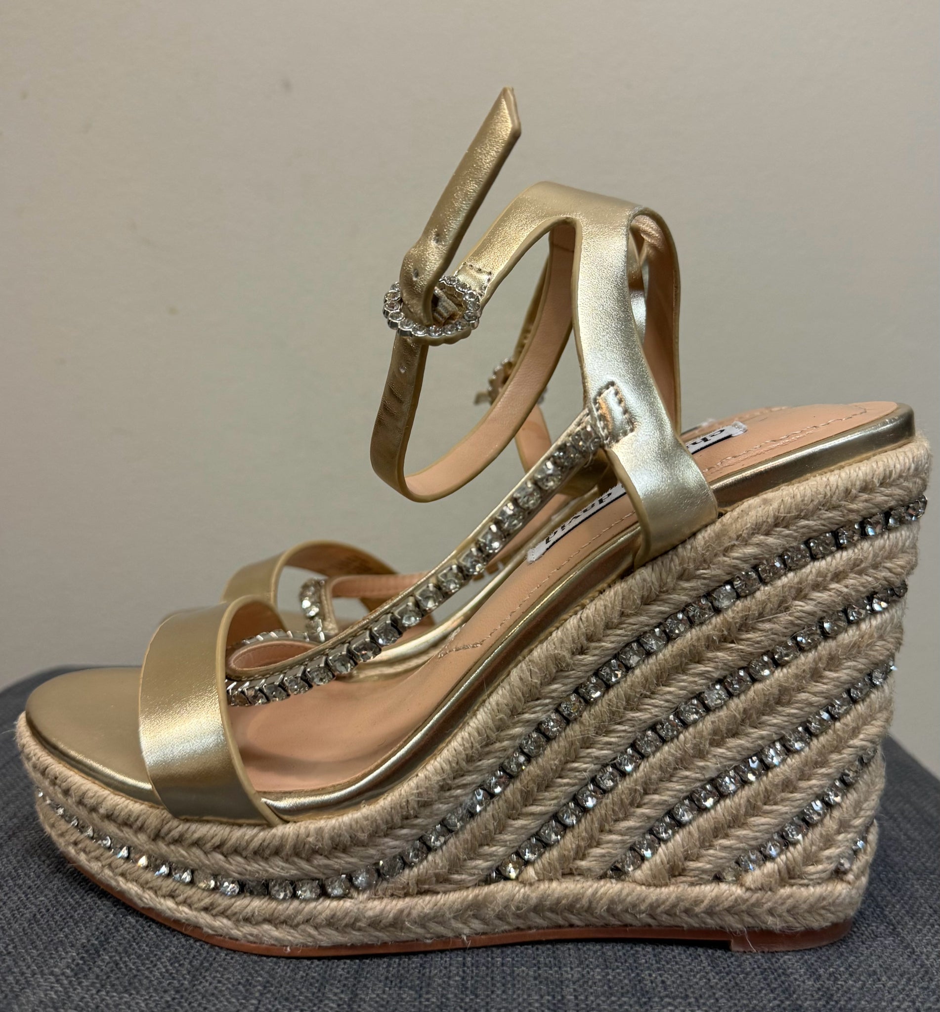 6 CHARLES DAVID Gold Sandals