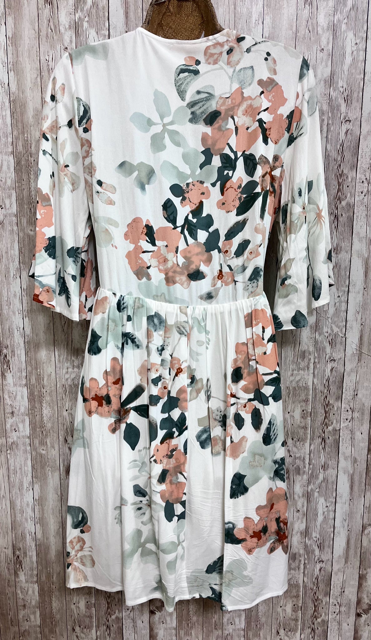 Size M LOVESTITCH WHITE FLORAL Dress