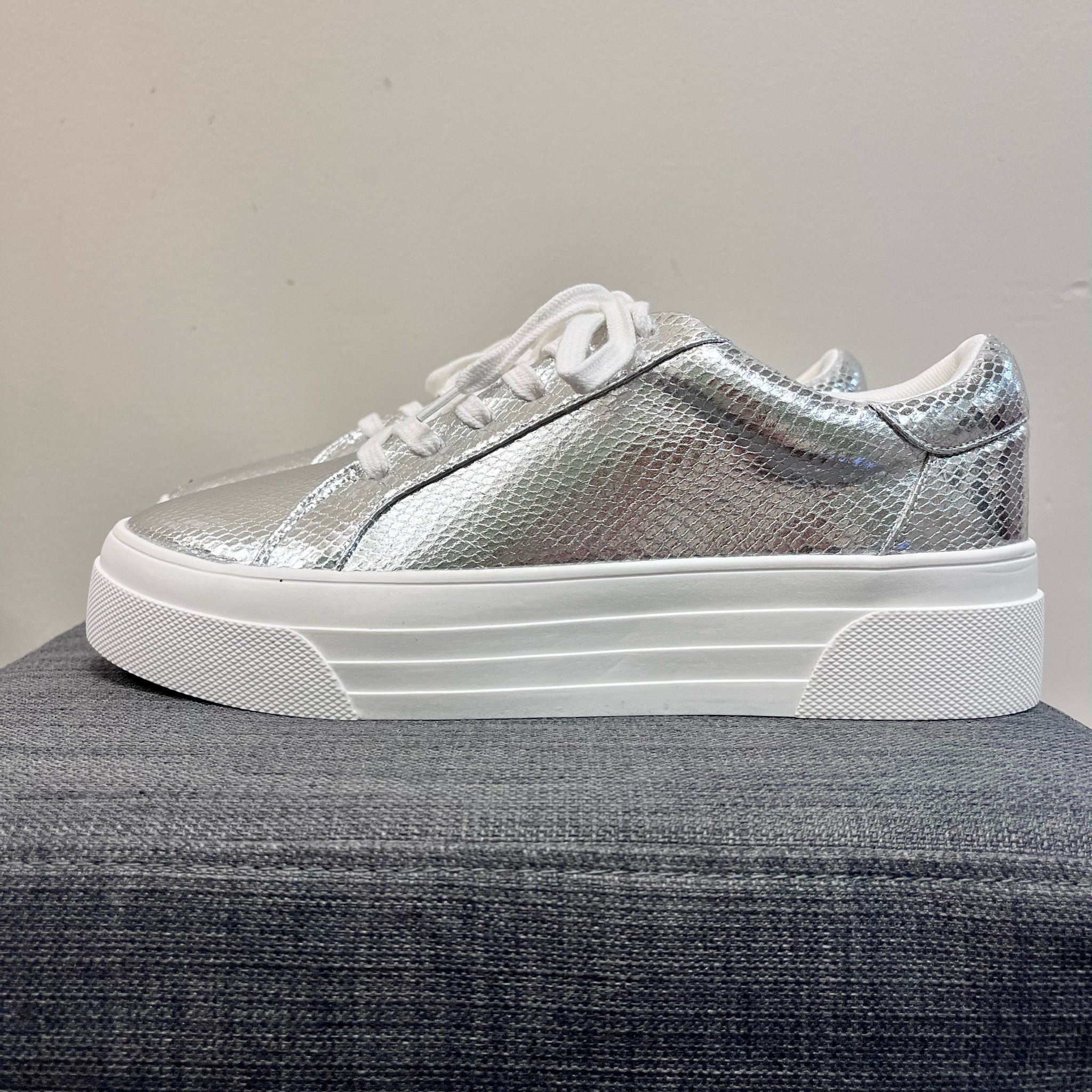 10 JESSICA SIMPSON Silver SHOES